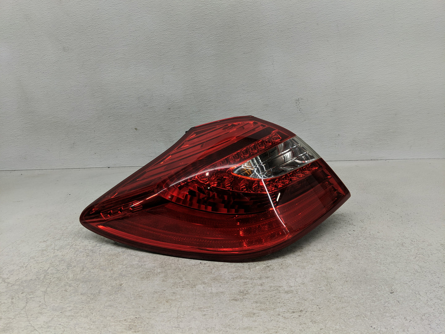 2012-2014 Hyundai Genesis Tail Light Assembly Driver Left OEM P/N:92404-3M22L Fits Fits 2012 2013 2014 OEM Used Auto Parts -