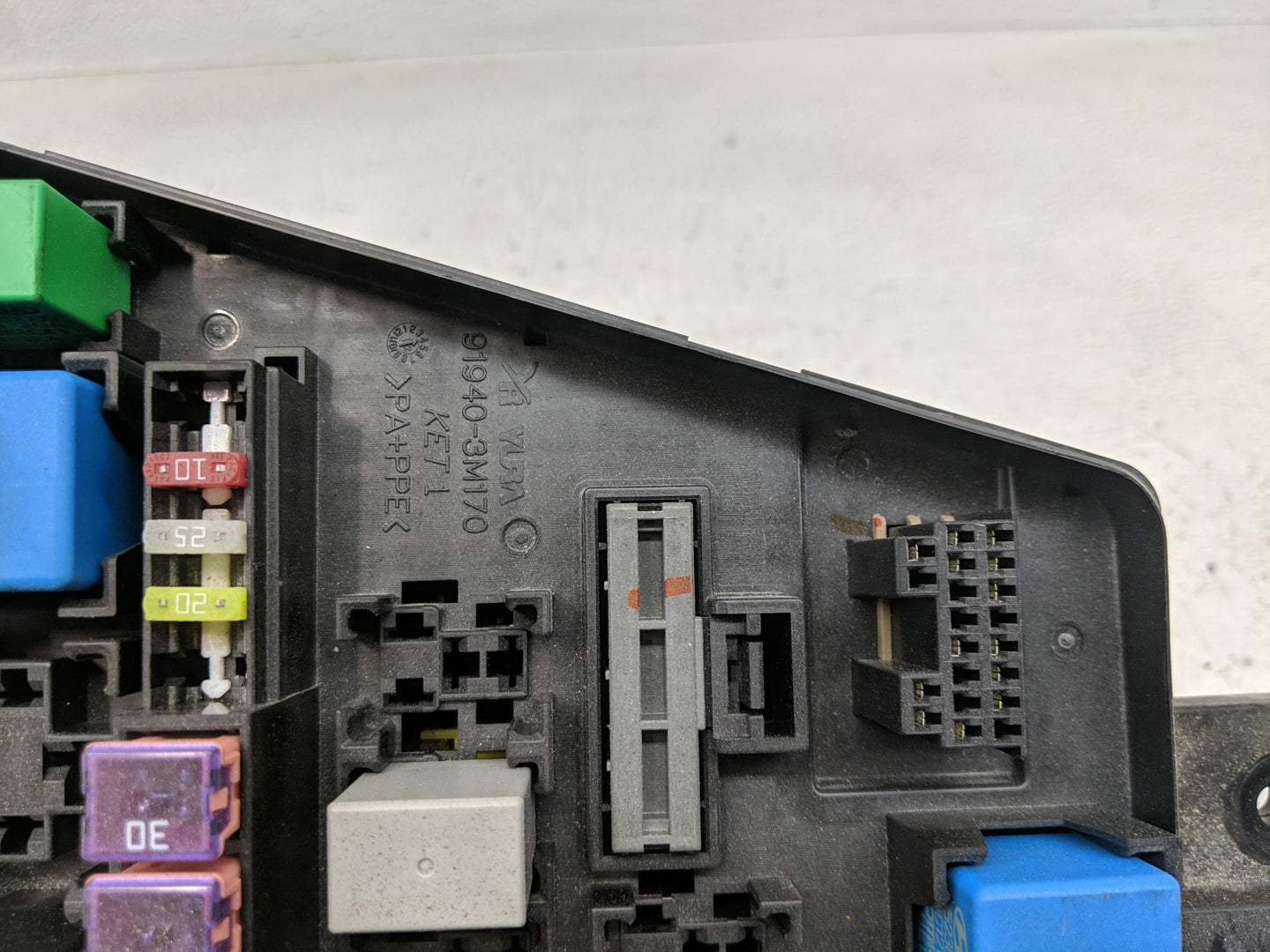 2012-2014 Hyundai Genesis Fusebox Fuse Box Panel Relay Module P/N:91940-3M170 91297-3M142 Fits Fits 2012 2013 2014 OEM Used 