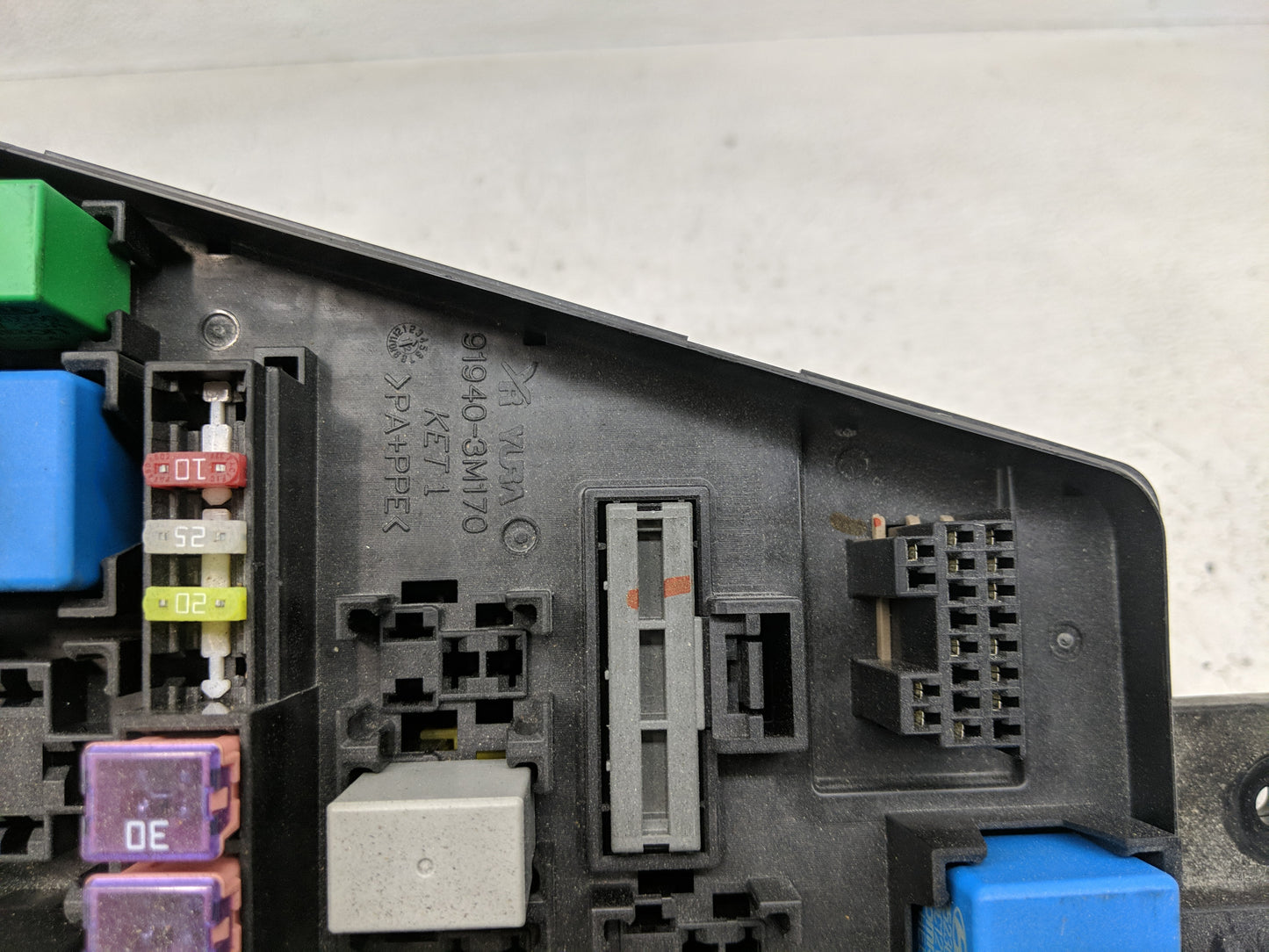 2012-2014 Hyundai Genesis Fusebox Fuse Box Panel Relay Module P/N:91940-3M170 91297-3M142 Fits Fits 2012 2013 2014 OEM Used 