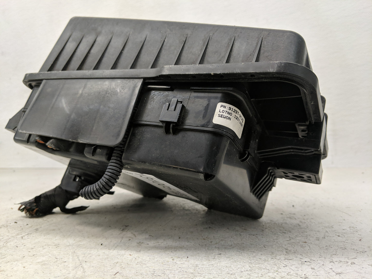 2012-2014 Hyundai Genesis Fusebox Fuse Box Panel Relay Module P/N:91940-3M170 91297-3M142 Fits Fits 2012 2013 2014 OEM Used 