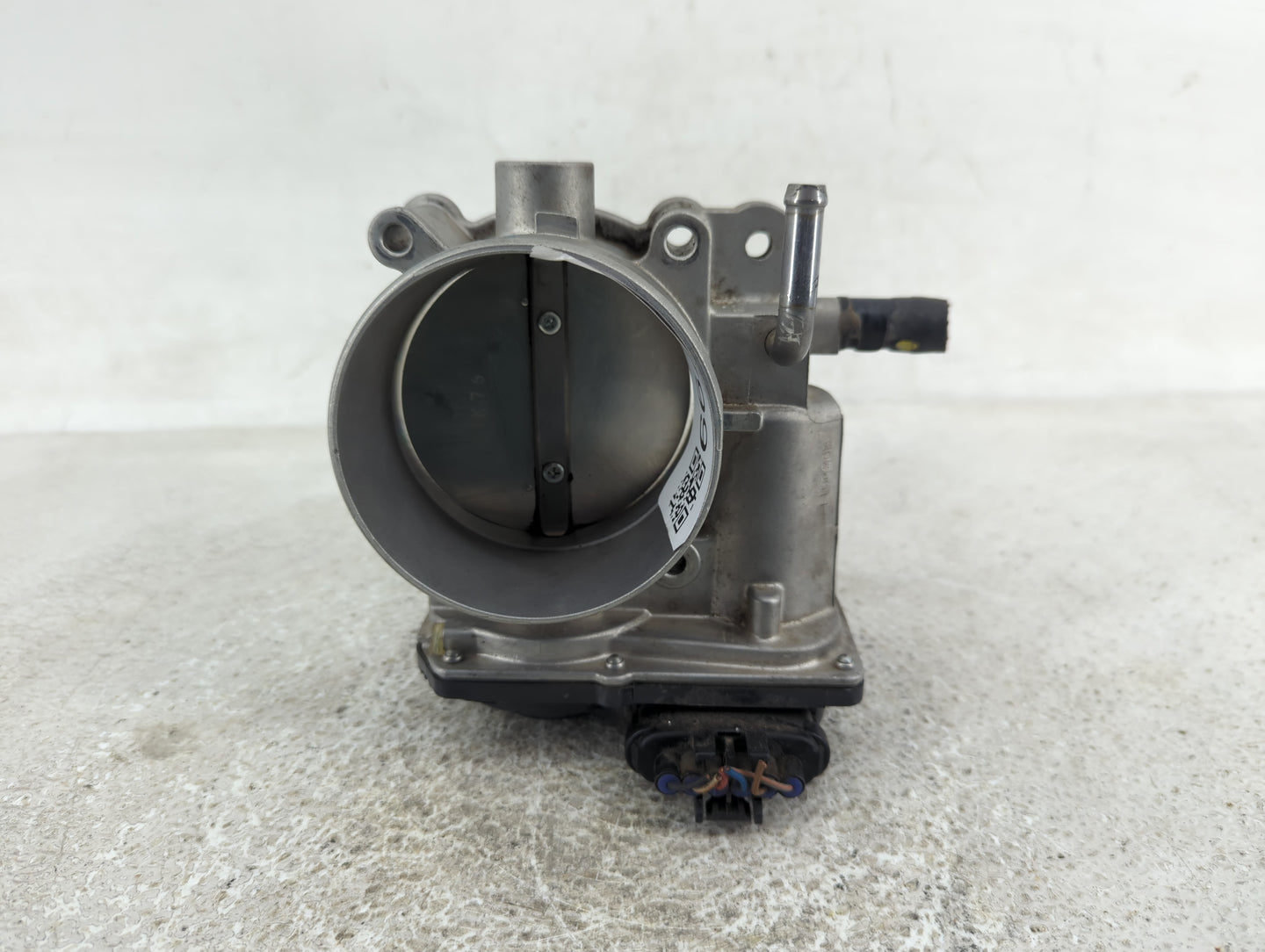 2012-2014 Hyundai Genesis Throttle Body P/N:35100-3CBA0 Fits Fits 2012 2013 2014 OEM Used Auto Parts - Oemusedautoparts1.com