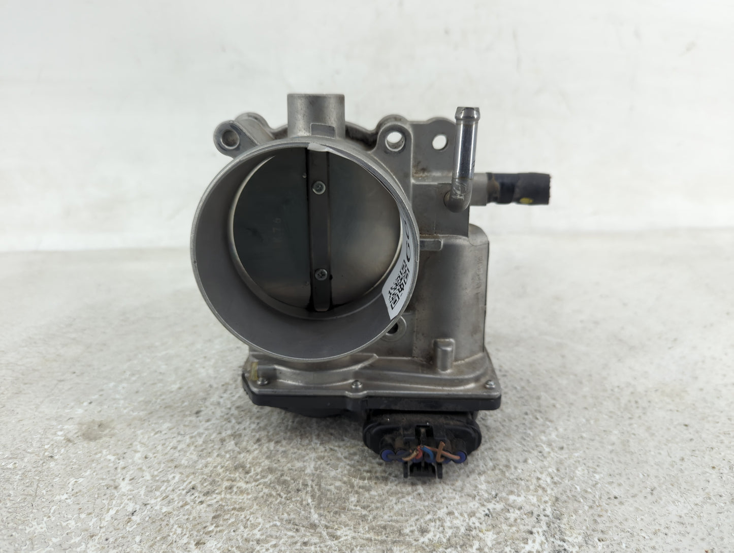 2012-2014 Hyundai Genesis Throttle Body P/N:35100-3CBA0 Fits Fits 2012 2013 2014 OEM Used Auto Parts - Oemusedautoparts1.com
