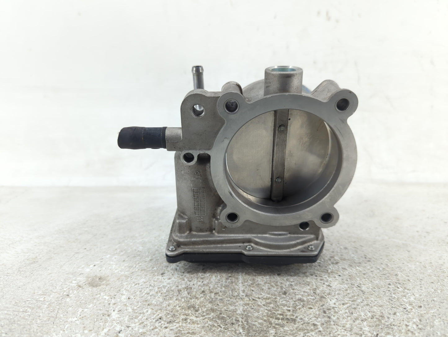 2012-2014 Hyundai Genesis Throttle Body P/N:35100-3CBA0 Fits Fits 2012 2013 2014 OEM Used Auto Parts - Oemusedautoparts1.com