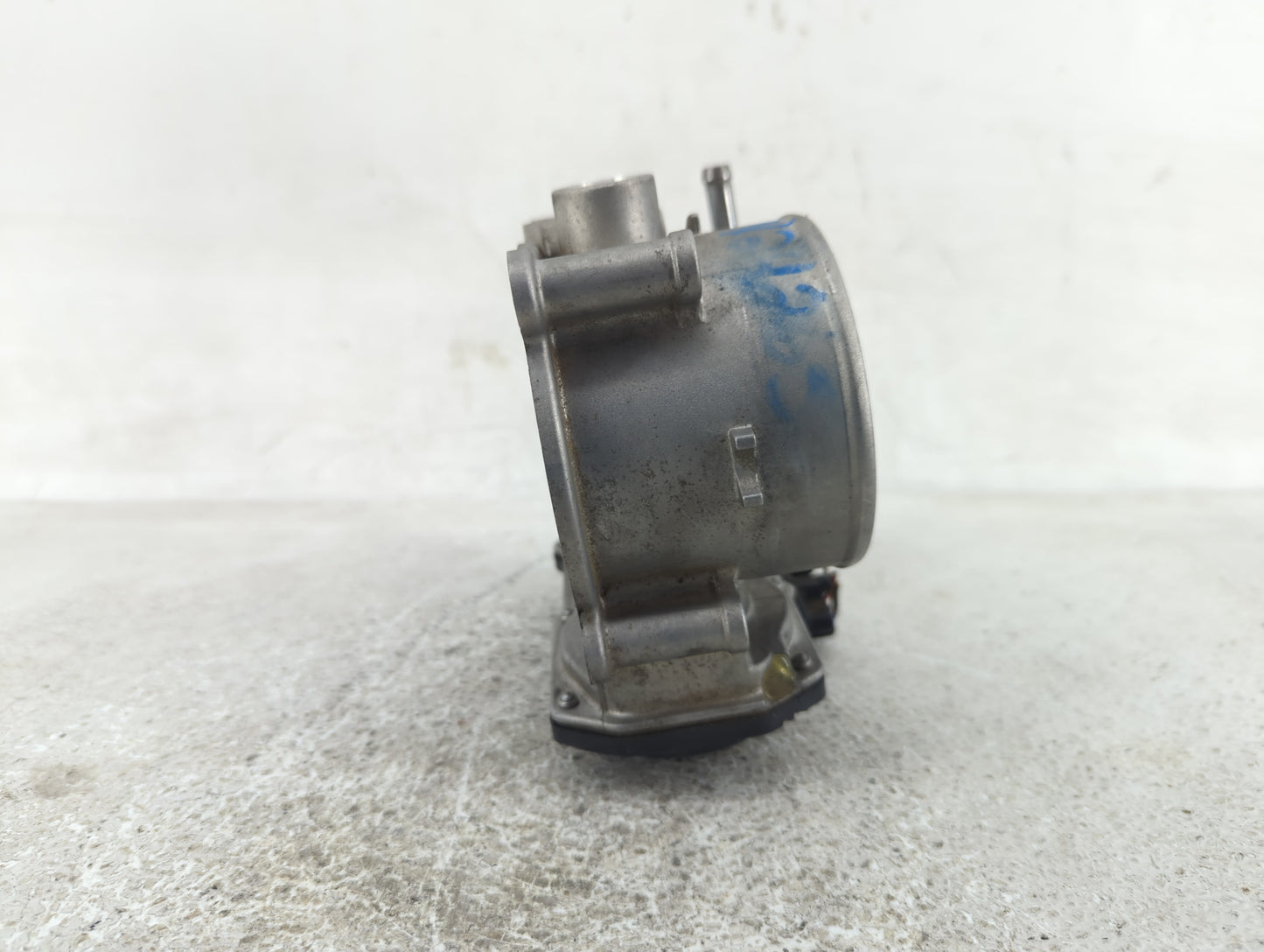 2012-2014 Hyundai Genesis Throttle Body P/N:35100-3CBA0 Fits Fits 2012 2013 2014 OEM Used Auto Parts - Oemusedautoparts1.com