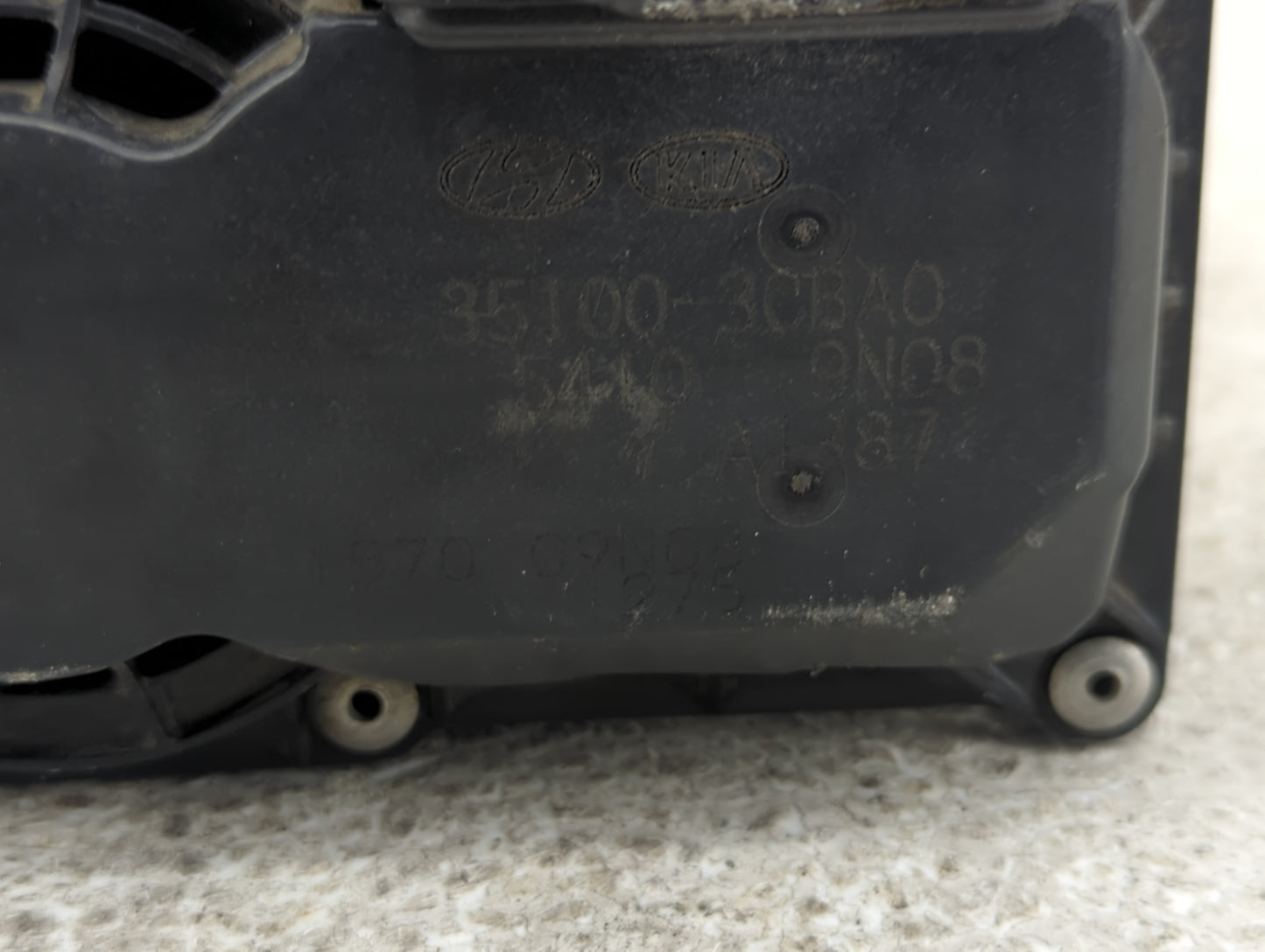 2012-2014 Hyundai Genesis Throttle Body P/N:35100-3CBA0 Fits Fits 2012 2013 2014 OEM Used Auto Parts - Oemusedautoparts1.com