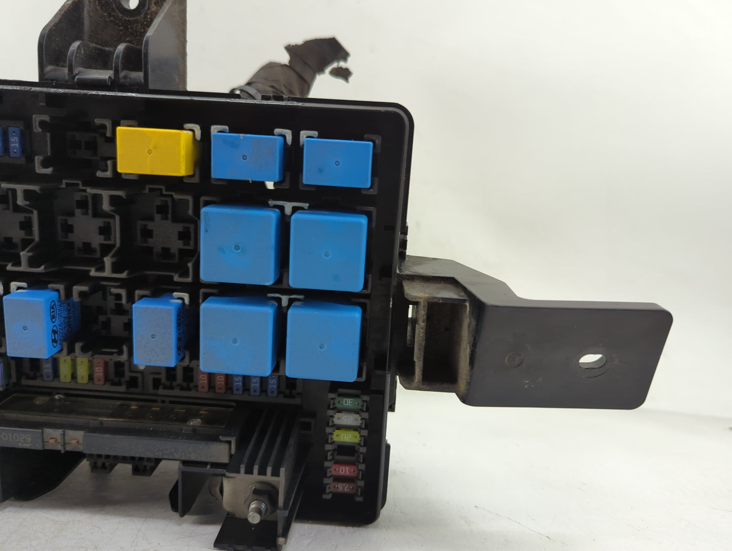2009-2012 Hyundai Genesis Fusebox Fuse Box Panel Relay Module P/N:91950-2M211 Fits Fits 2009 2010 2011 2012 OEM Used Auto Pa