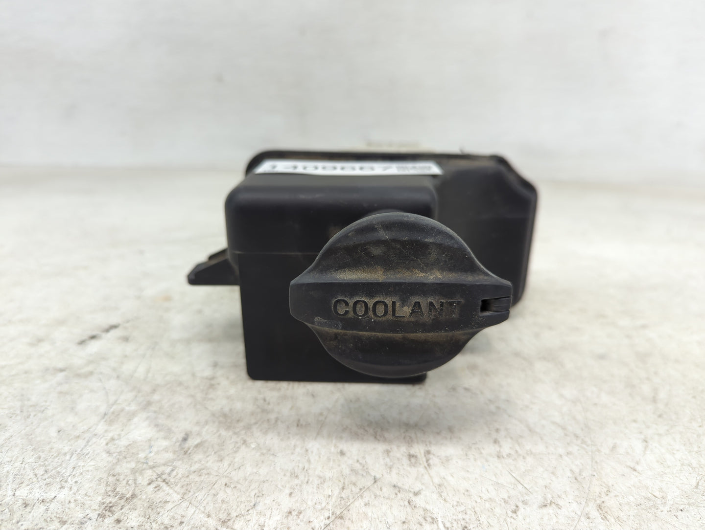 2009 Hyundai Genesis Radiator Coolant Overflow Expansion Tank Bottle - Oemusedautoparts1.com