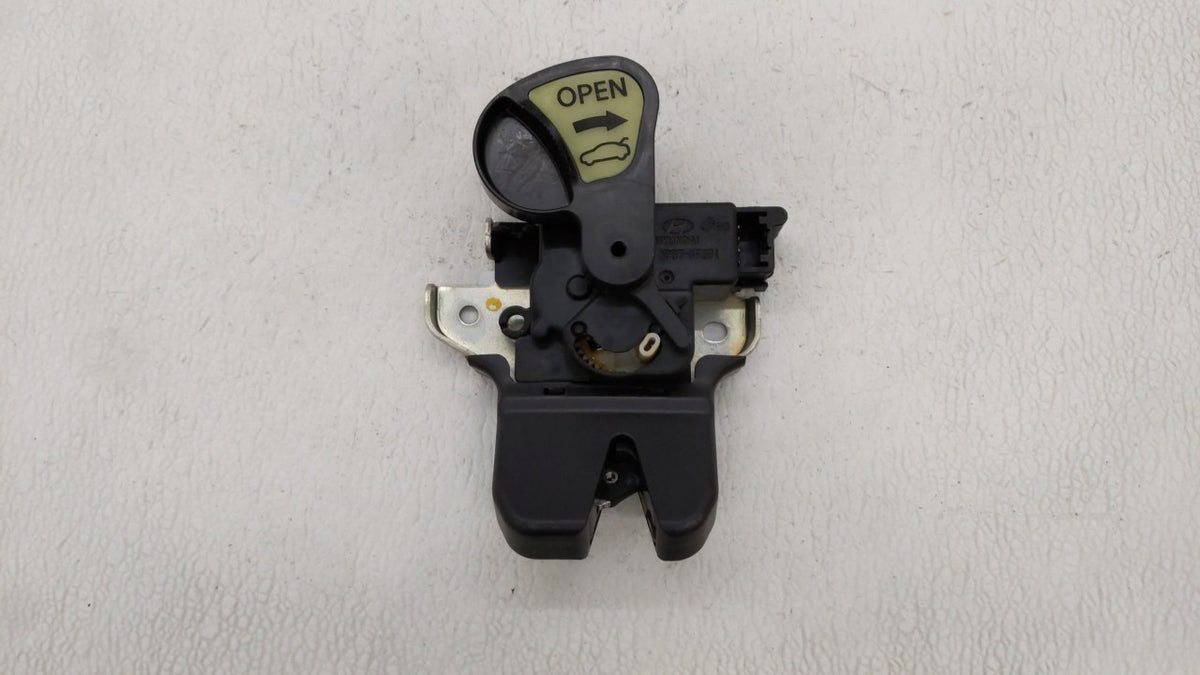 2012 Hyundai Genesis Lid Latch - Oemusedautoparts1.com