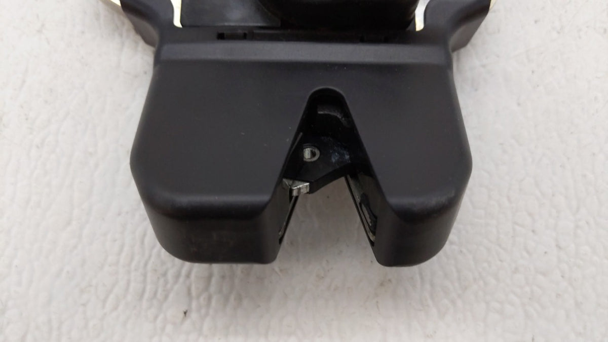2012 Hyundai Genesis Lid Latch - Oemusedautoparts1.com