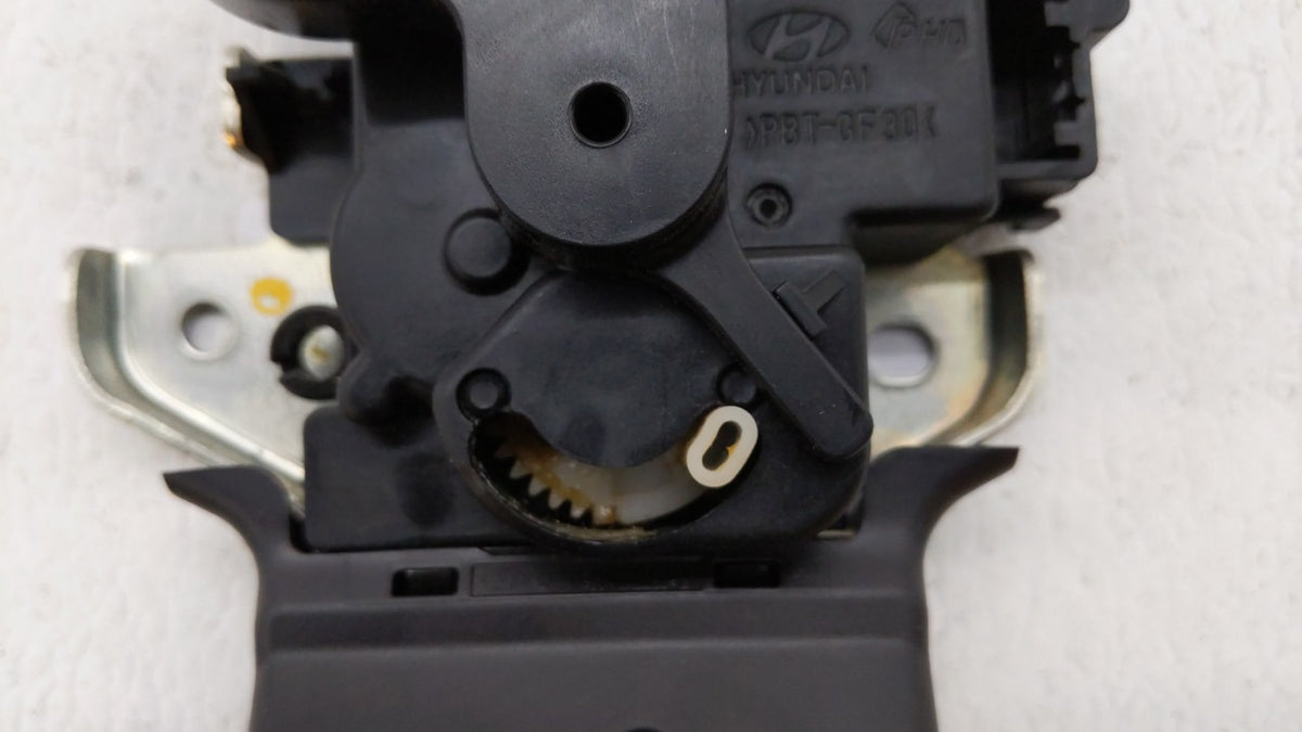 2012 Hyundai Genesis Lid Latch - Oemusedautoparts1.com