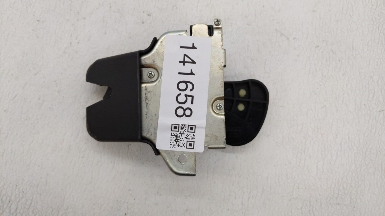 2012 Hyundai Genesis Lid Latch - Oemusedautoparts1.com