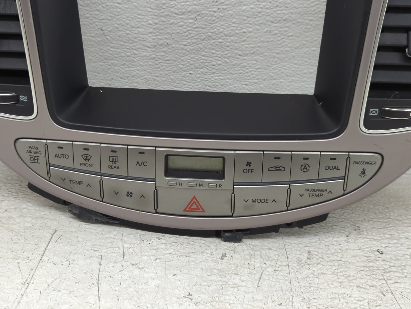 2009-2012 Hyundai Genesis Climate Control Module Temperature AC/Heater Replacement P/N:97250-3M700 Fits Fits 2009 2010 2011 