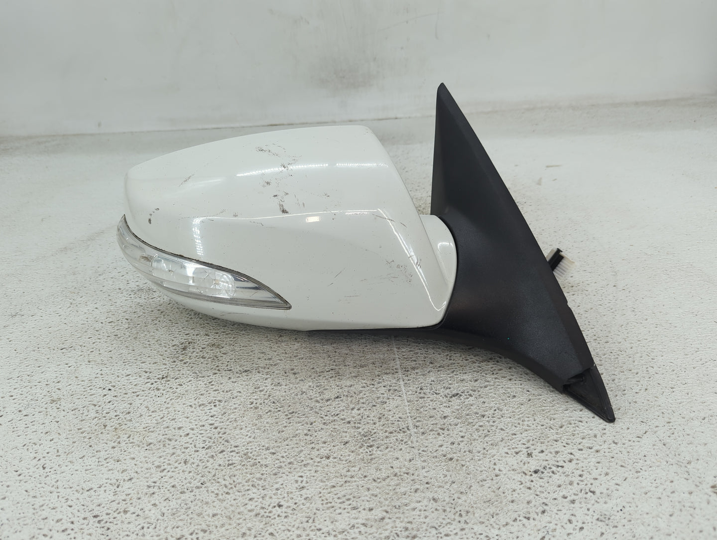 2009-2016 Hyundai Genesis Passenger Side View Mirror - Right Door Mirror OEM Used - Oemusedautoparts1.com