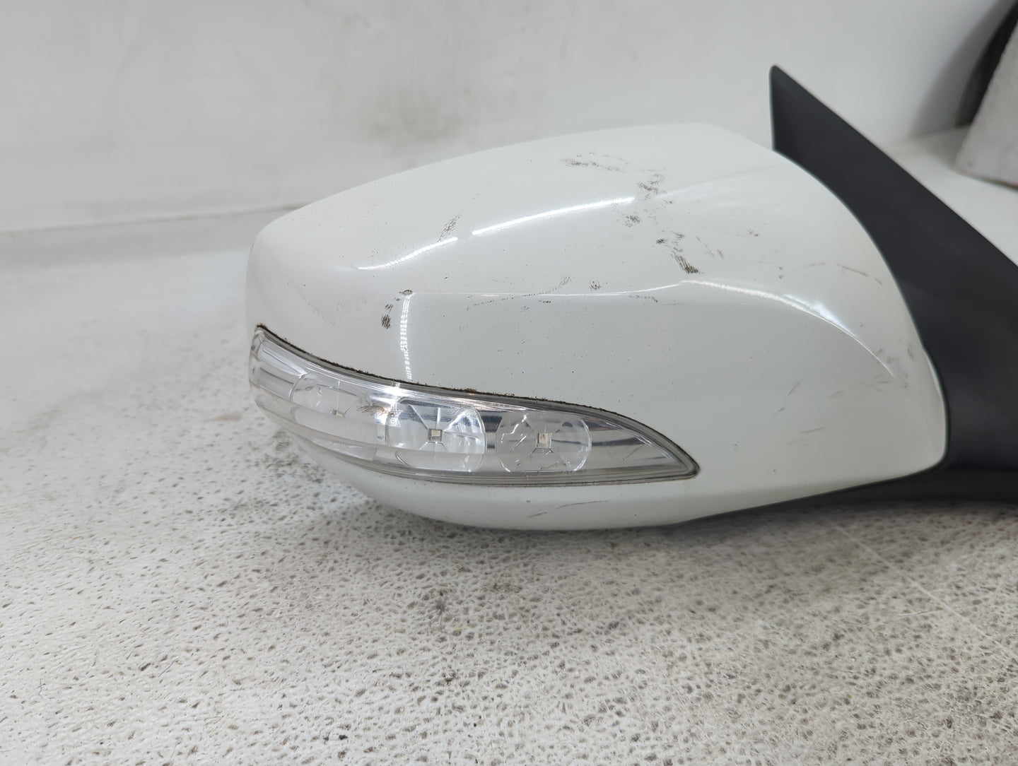 2009-2016 Hyundai Genesis Passenger Side View Mirror - Right Door Mirror OEM Used - Oemusedautoparts1.com