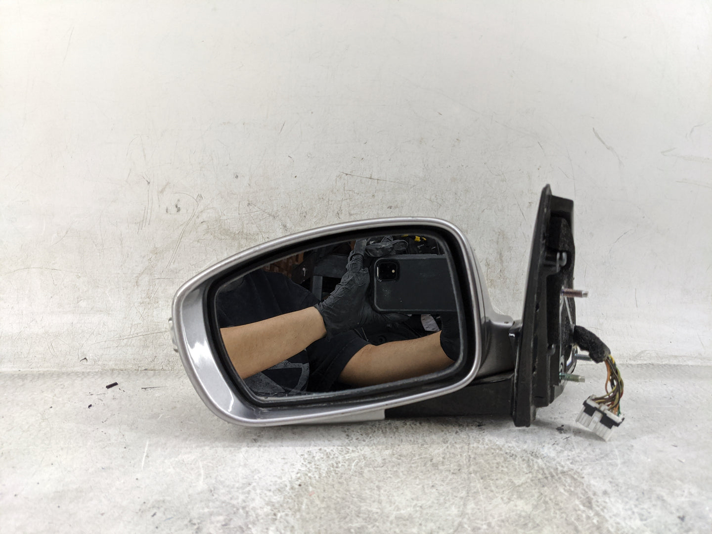 2012-2014 Hyundai Genesis Driver Side View Mirror - Left Door Mirror OEM Used - Oemusedautoparts1.com
