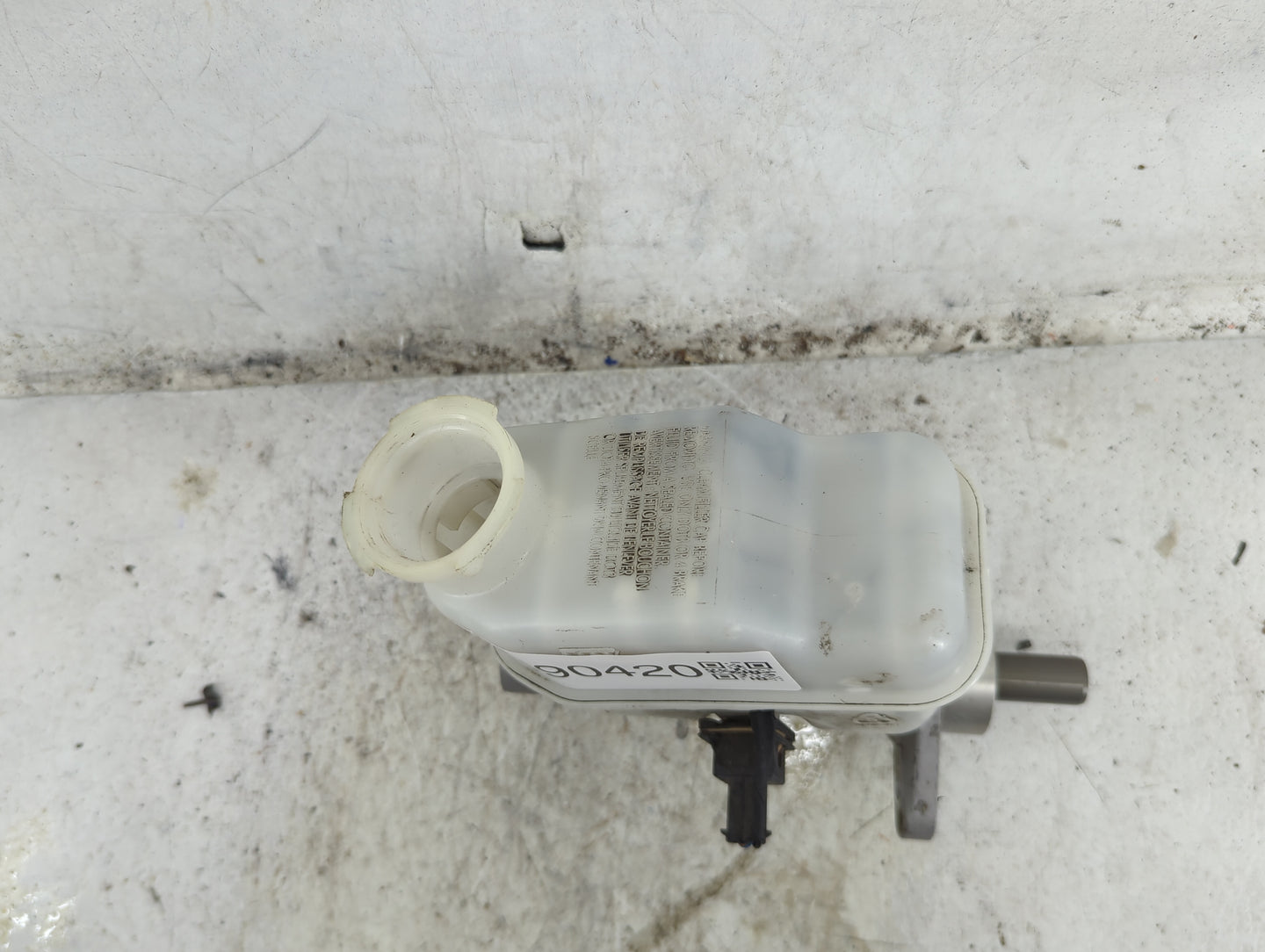 2009-2014 Hyundai Genesis Brake Master Cylinder - Oemusedautoparts1.com