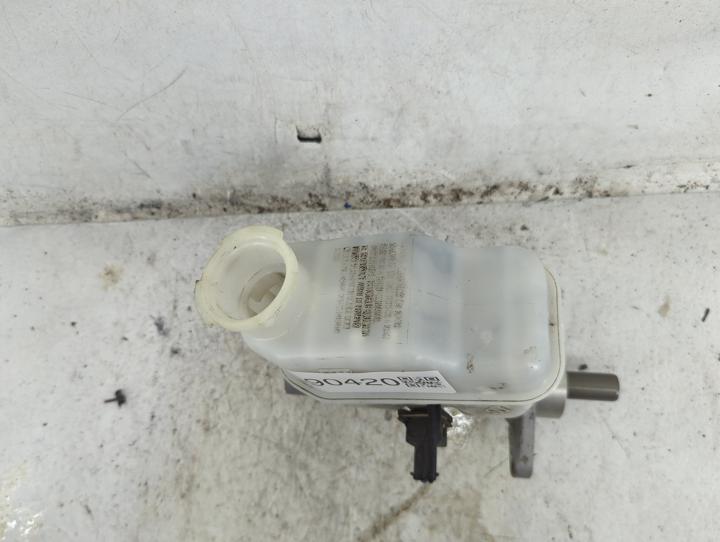 2009-2014 Hyundai Genesis Brake Master Cylinder - Oemusedautoparts1.com