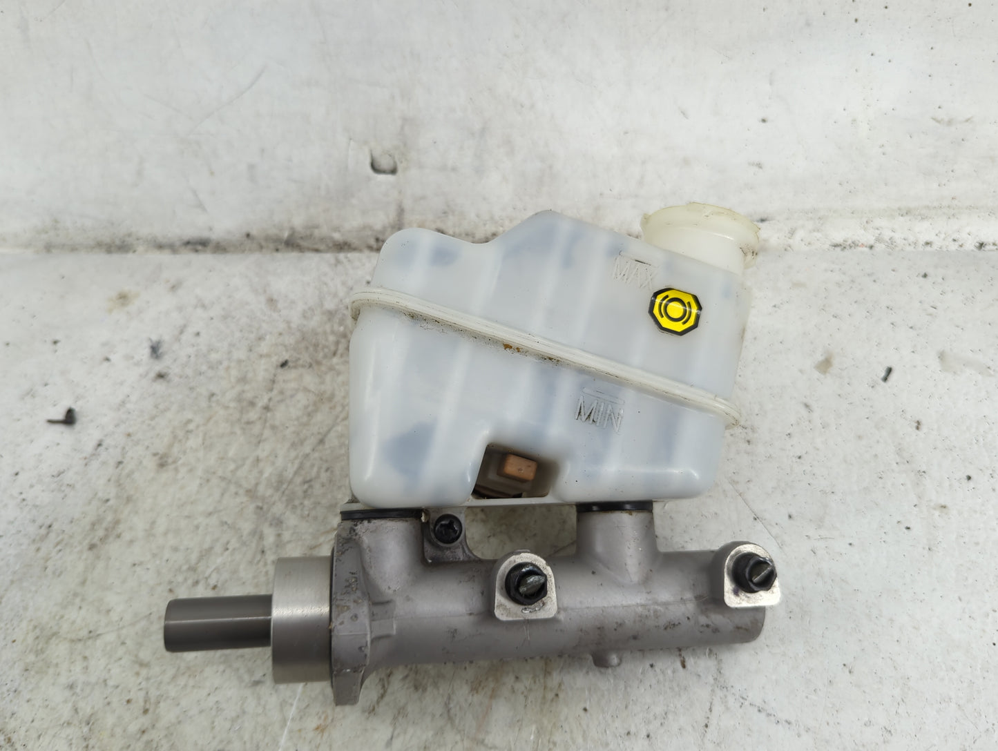 2009-2014 Hyundai Genesis Brake Master Cylinder - Oemusedautoparts1.com