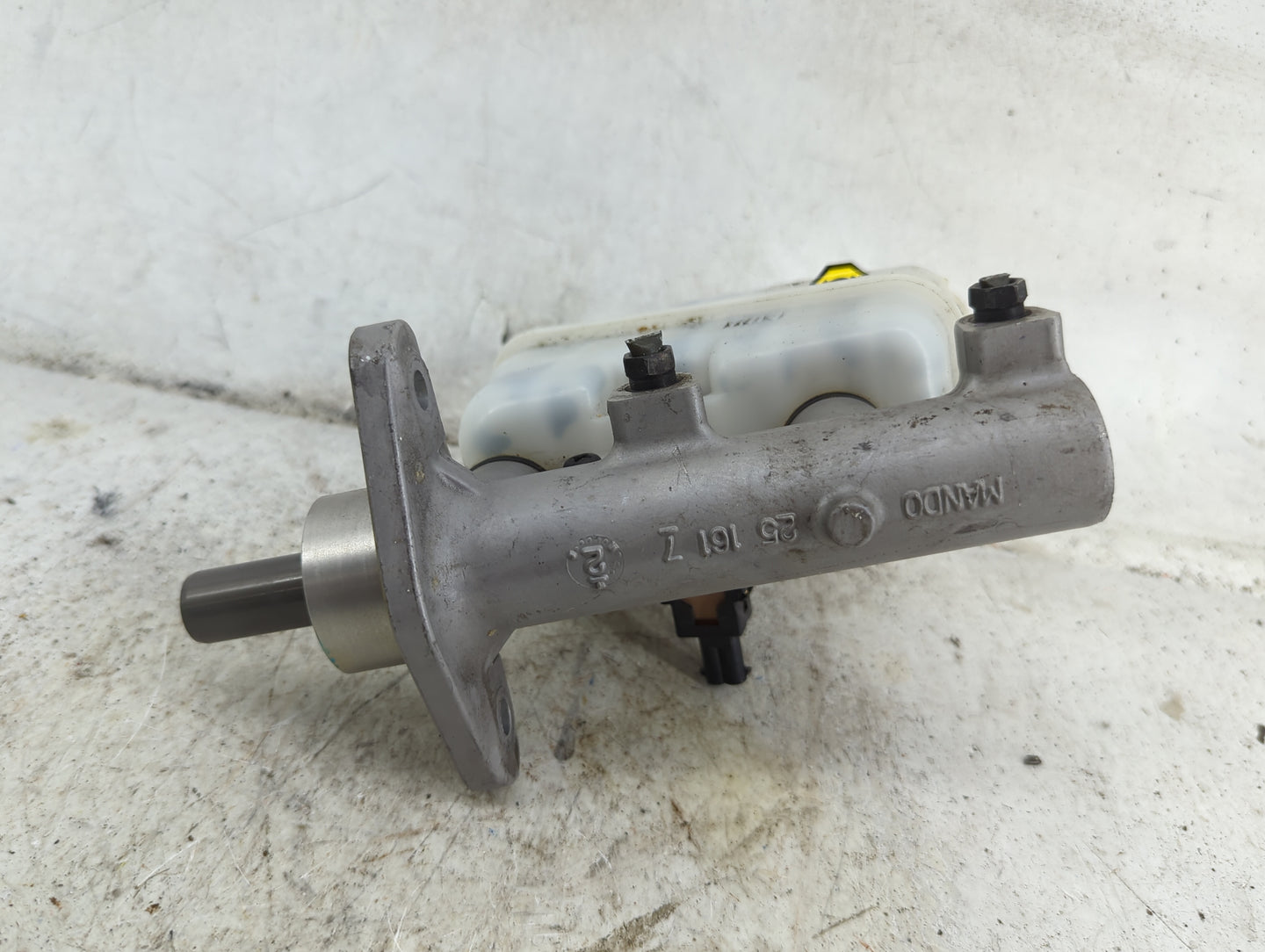 2009-2014 Hyundai Genesis Brake Master Cylinder - Oemusedautoparts1.com