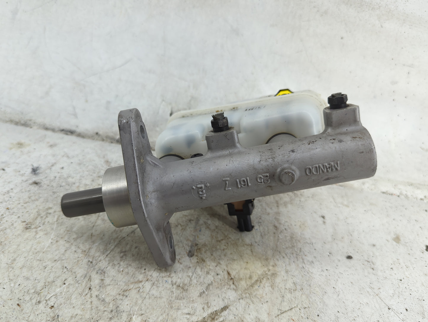 2009-2014 Hyundai Genesis Brake Master Cylinder - Oemusedautoparts1.com