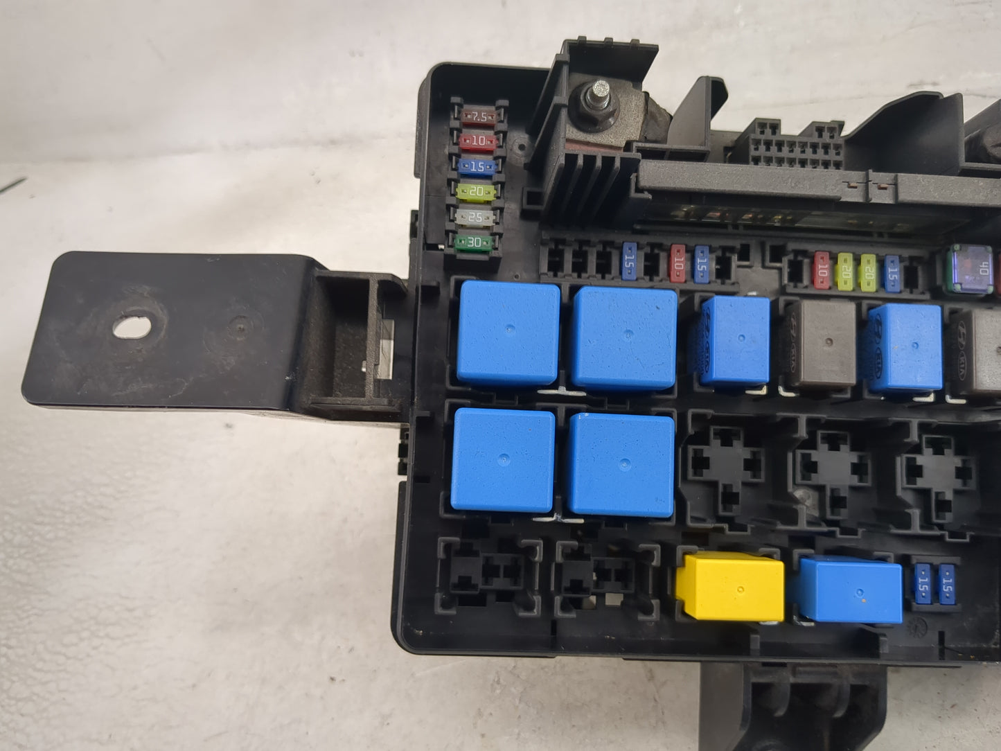 2009-2012 Hyundai Genesis Fusebox Fuse Box Panel Relay Module P/N:91950-2M211 Fits Fits 2009 2010 2011 2012 OEM Used Auto Pa