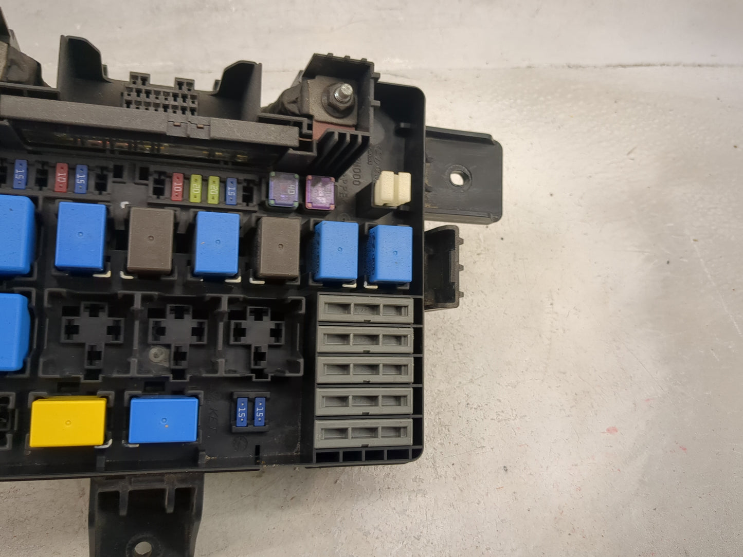 2009-2012 Hyundai Genesis Fusebox Fuse Box Panel Relay Module P/N:91950-2M211 Fits Fits 2009 2010 2011 2012 OEM Used Auto Pa