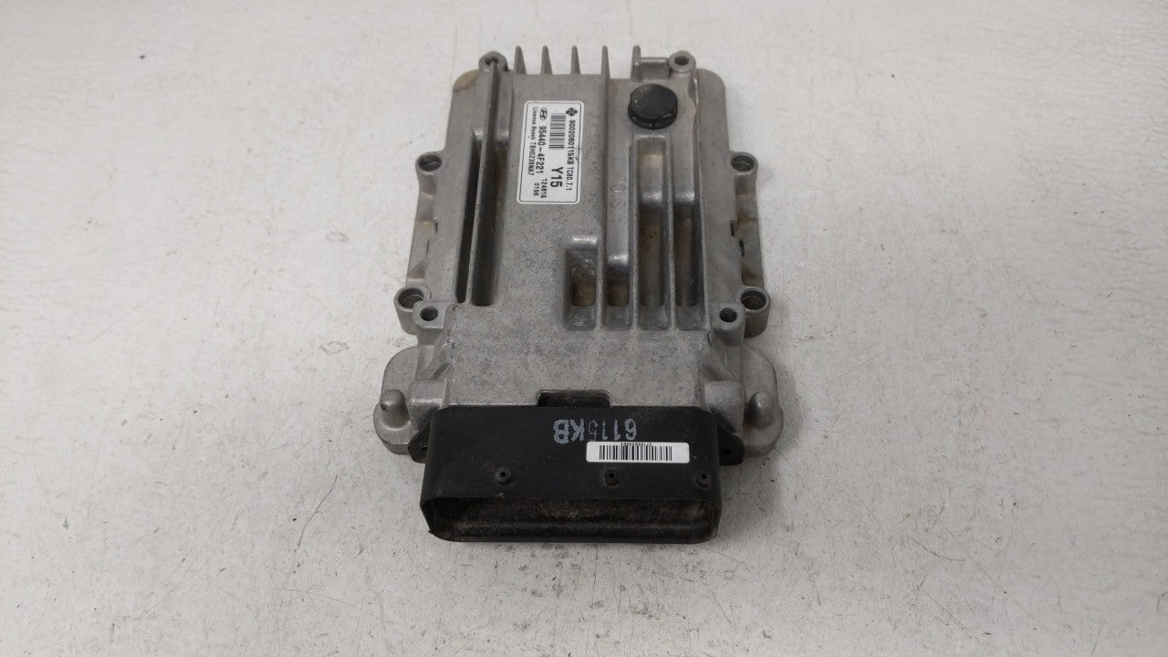 2012-2014 Hyundai Genesis Chassis Control Module Ccm Bcm Body Control - Oemusedautoparts1.com