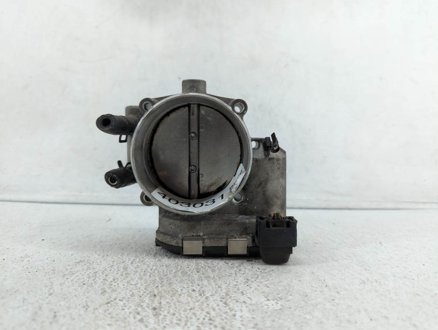 2010-2012 Hyundai Genesis Throttle Body P/N:35100-3F050 Fits Fits 2010 2011 2012 OEM Used Auto Parts - Oemusedautoparts1.com