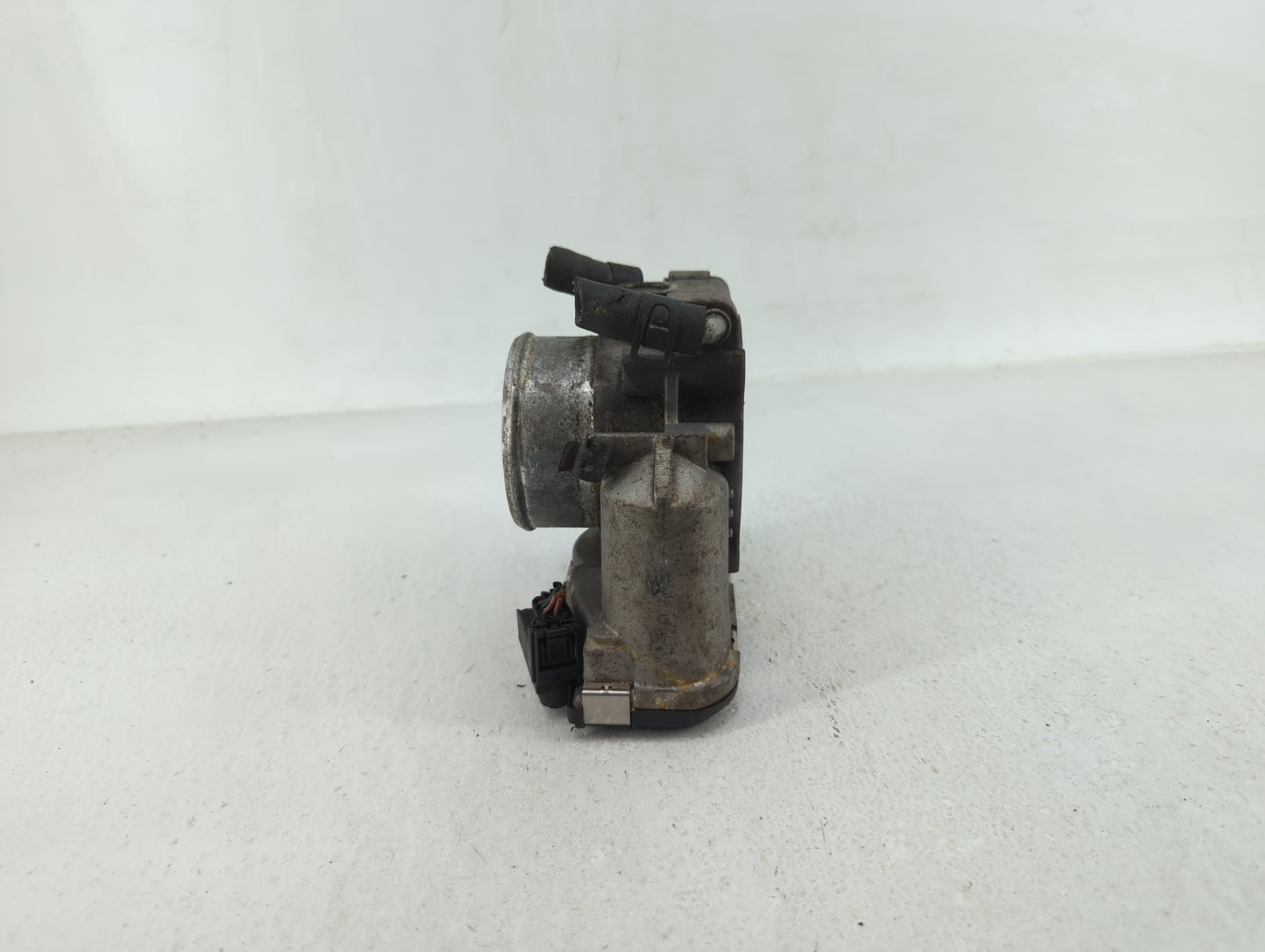 2009-2014 Hyundai Genesis Throttle Body P/N:35100-2C300 Fits Fits 2009 2010 2011 2012 2013 2014 OEM Used Auto Parts - Oemuse
