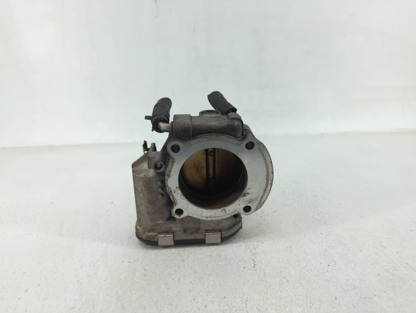2009-2014 Hyundai Genesis Throttle Body P/N:35100-2C300 Fits Fits 2009 2010 2011 2012 2013 2014 OEM Used Auto Parts - Oemuse