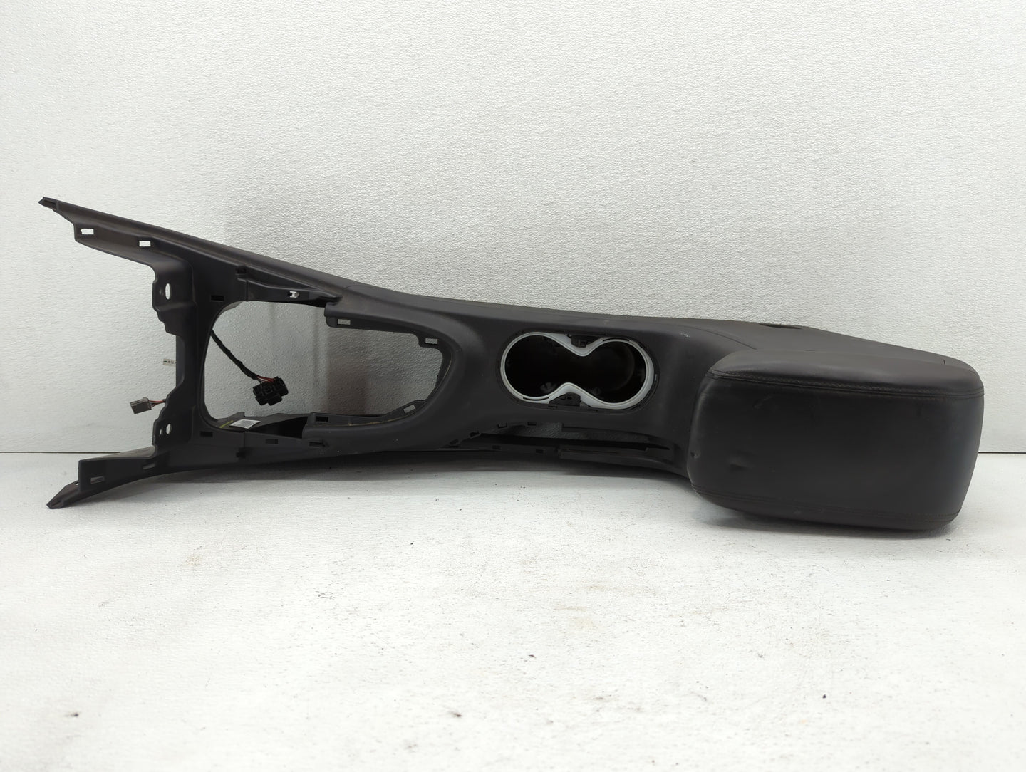 2011-2012 Hyundai Genesis Center Floor Console P/N:92810-3M500 Fits Fits 2011 2012 OEM Used Auto Parts - Oemusedautoparts1.c
