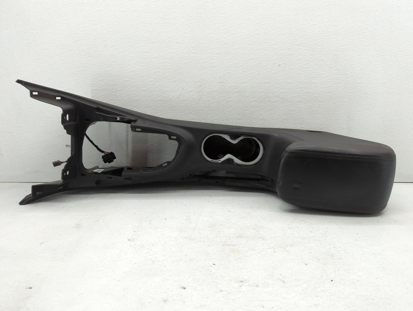 2011-2012 Hyundai Genesis Center Floor Console P/N:92810-3M500 Fits Fits 2011 2012 OEM Used Auto Parts - Oemusedautoparts1.c