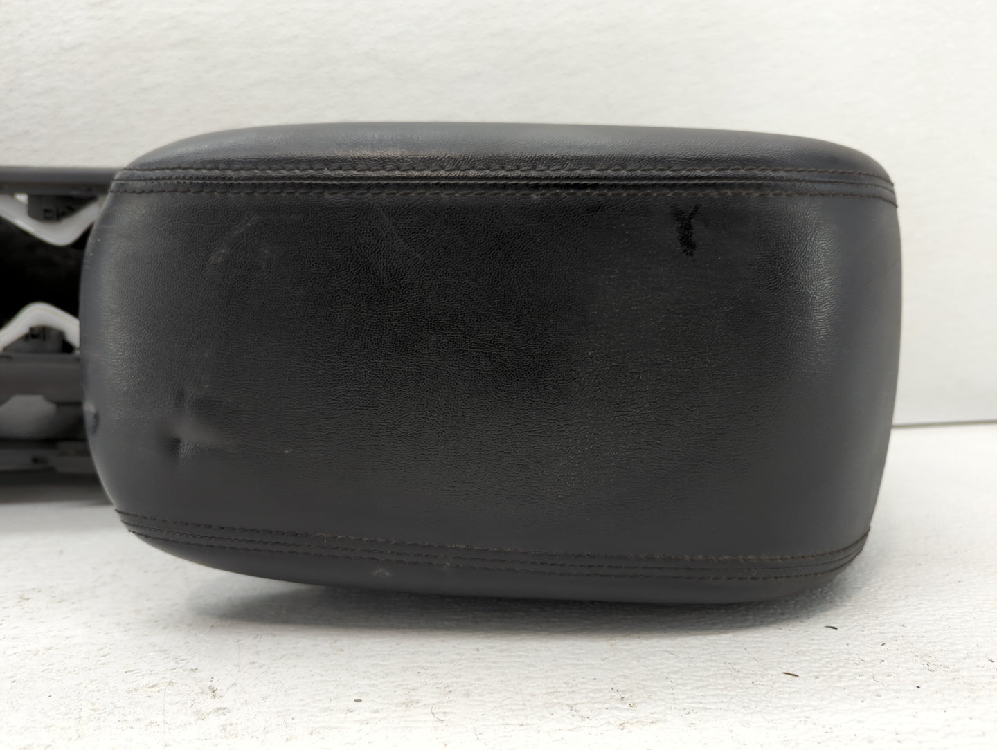 2011-2012 Hyundai Genesis Center Floor Console P/N:92810-3M500 Fits Fits 2011 2012 OEM Used Auto Parts - Oemusedautoparts1.c