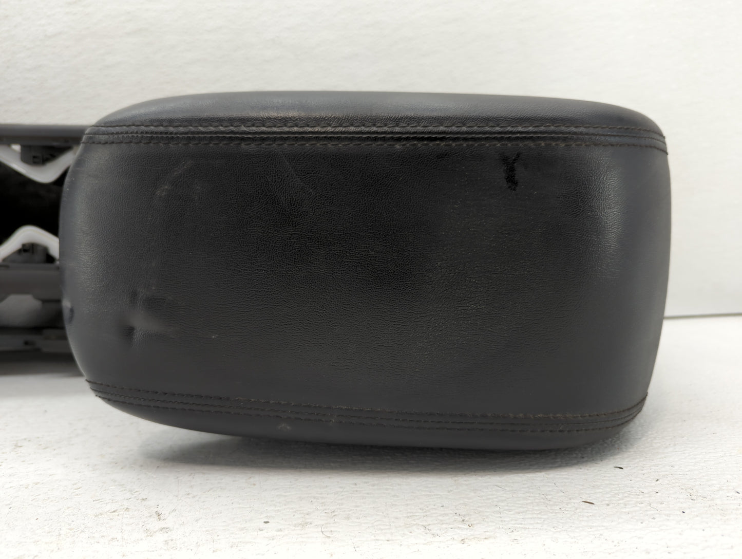 2011-2012 Hyundai Genesis Center Floor Console P/N:92810-3M500 Fits Fits 2011 2012 OEM Used Auto Parts - Oemusedautoparts1.c