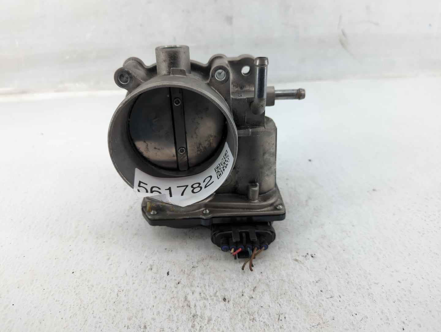 2012-2014 Hyundai Genesis Throttle Body P/N:35100-3CBA0 Fits Fits 2012 2013 2014 OEM Used Auto Parts - Oemusedautoparts1.com