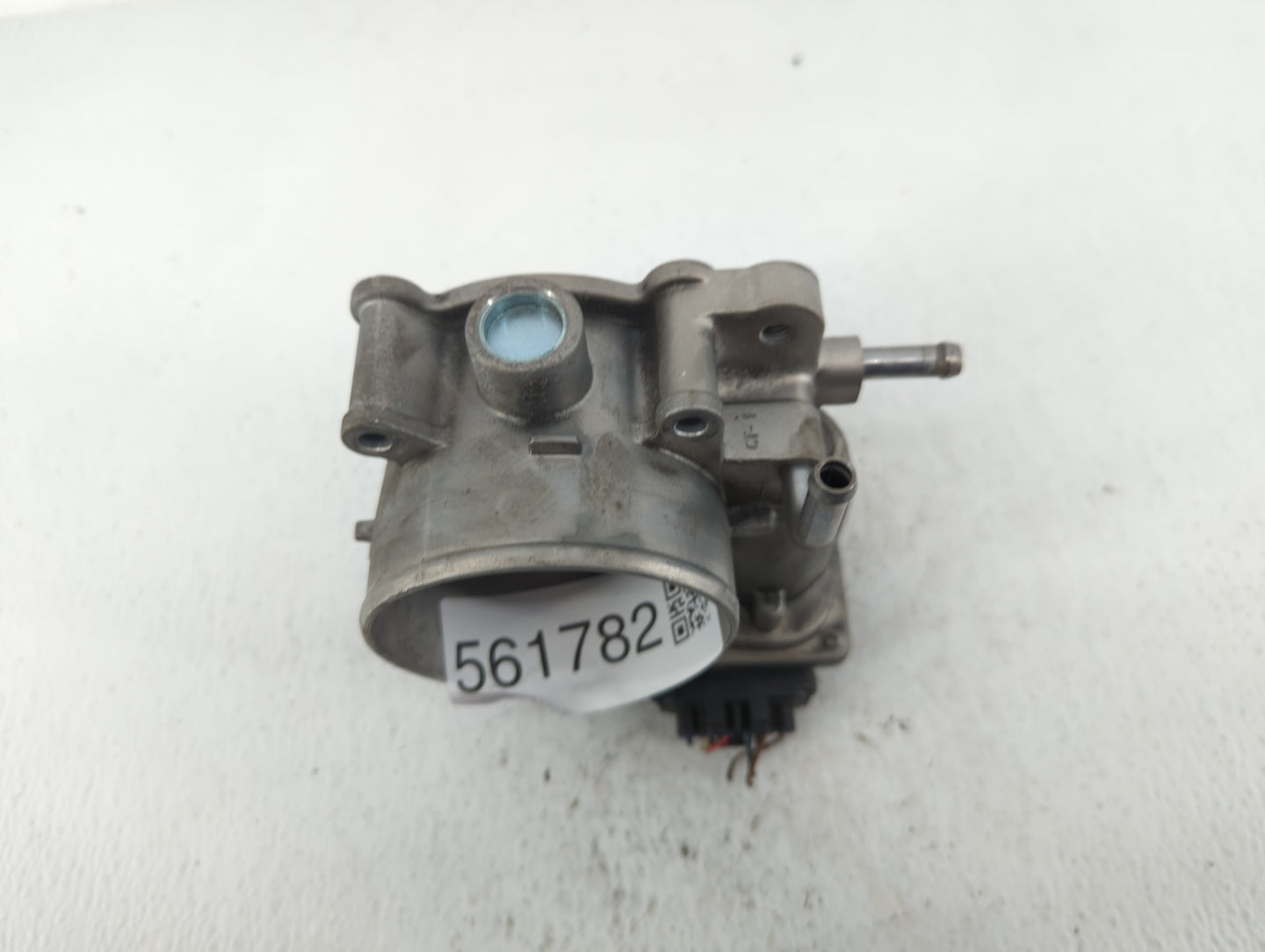 2012-2014 Hyundai Genesis Throttle Body P/N:35100-3CBA0 Fits Fits 2012 2013 2014 OEM Used Auto Parts - Oemusedautoparts1.com
