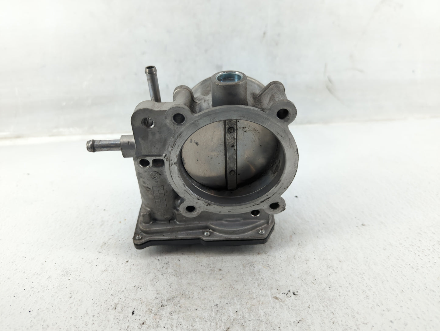 2012-2014 Hyundai Genesis Throttle Body P/N:35100-3CBA0 Fits Fits 2012 2013 2014 OEM Used Auto Parts - Oemusedautoparts1.com