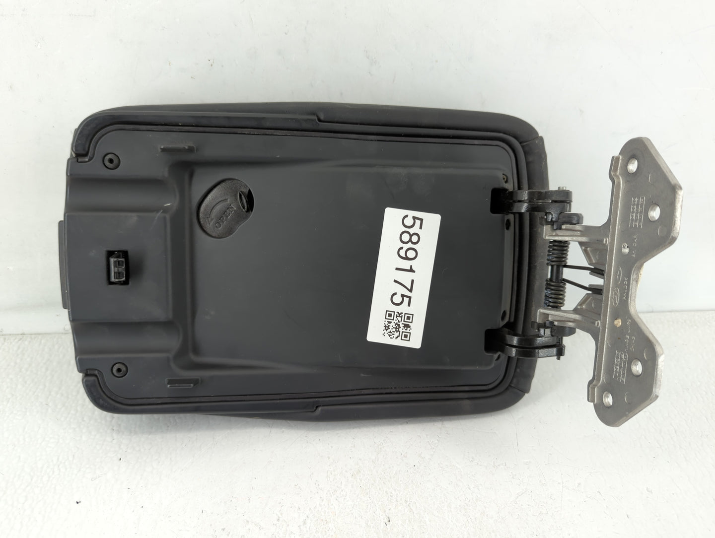 2012 Hyundai Genesis Center Console Armrest Cover Lid Black - Oemusedautoparts1.com