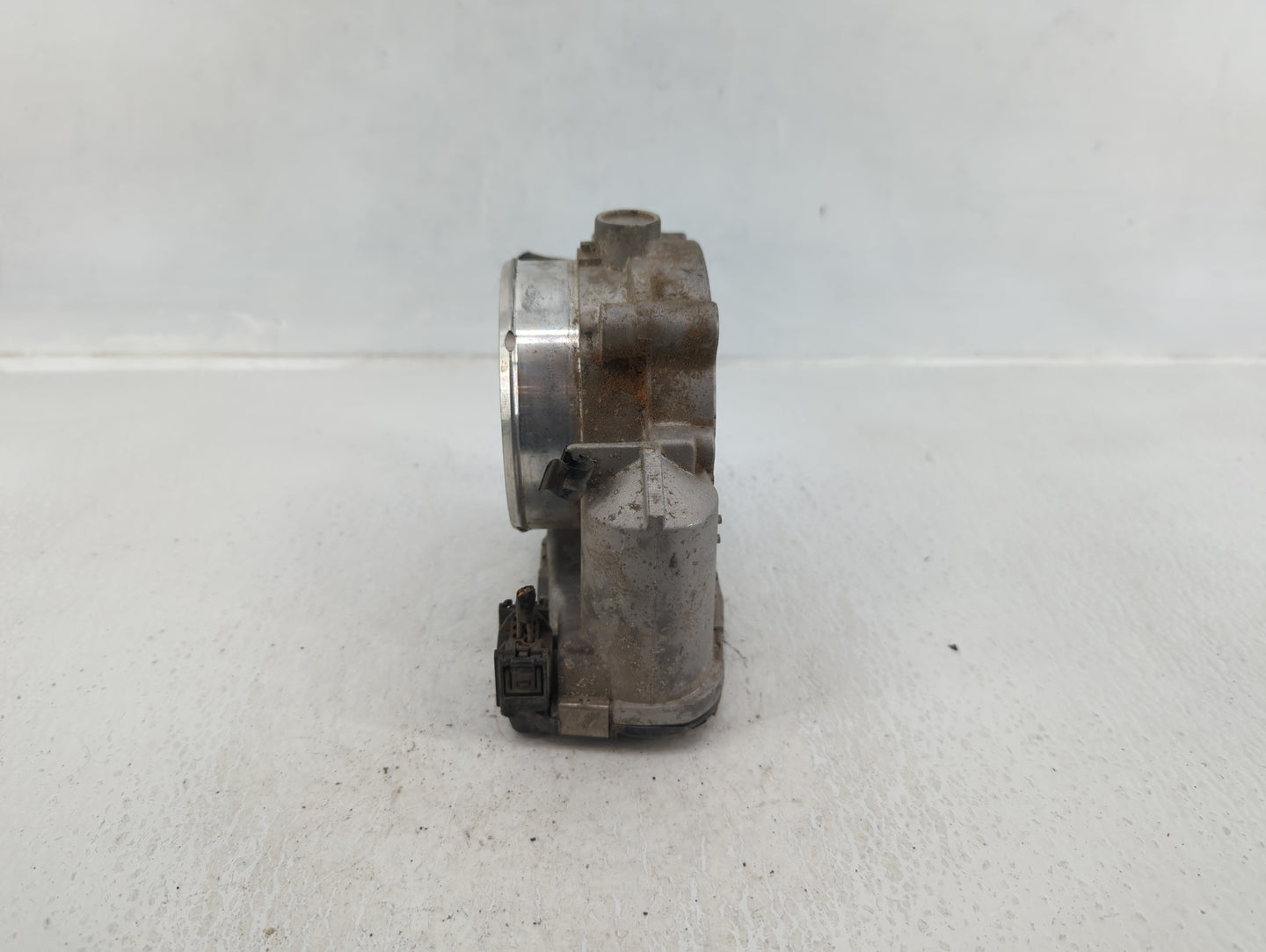 2012-2016 Hyundai Genesis Throttle Body P/N:35100-3F100 Fits Fits 2012 2013 2014 2015 2016 2017 OEM Used Auto Parts - Oemuse
