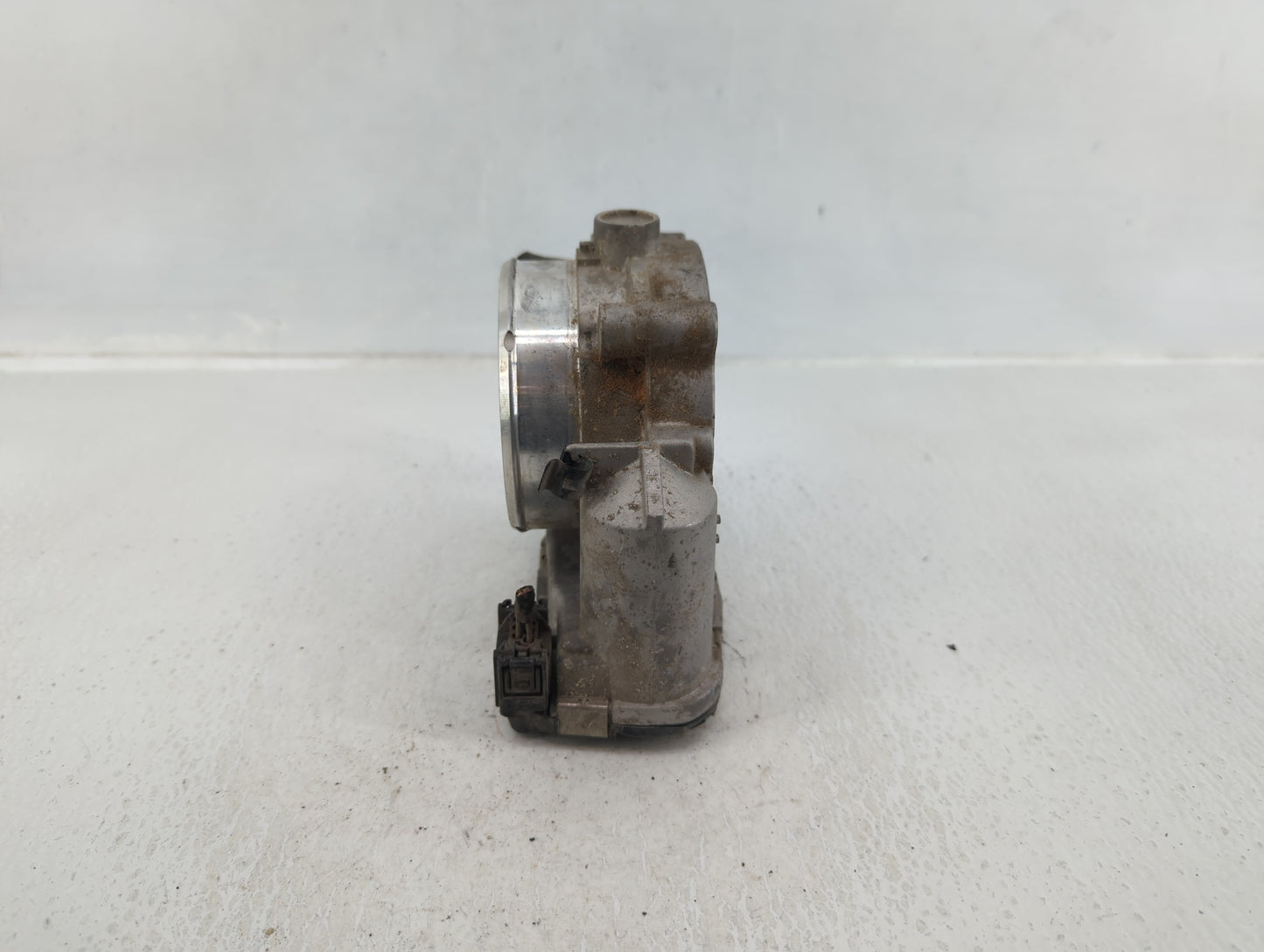 2012-2016 Hyundai Genesis Throttle Body P/N:35100-3F100 Fits Fits 2012 2013 2014 2015 2016 2017 OEM Used Auto Parts - Oemuse