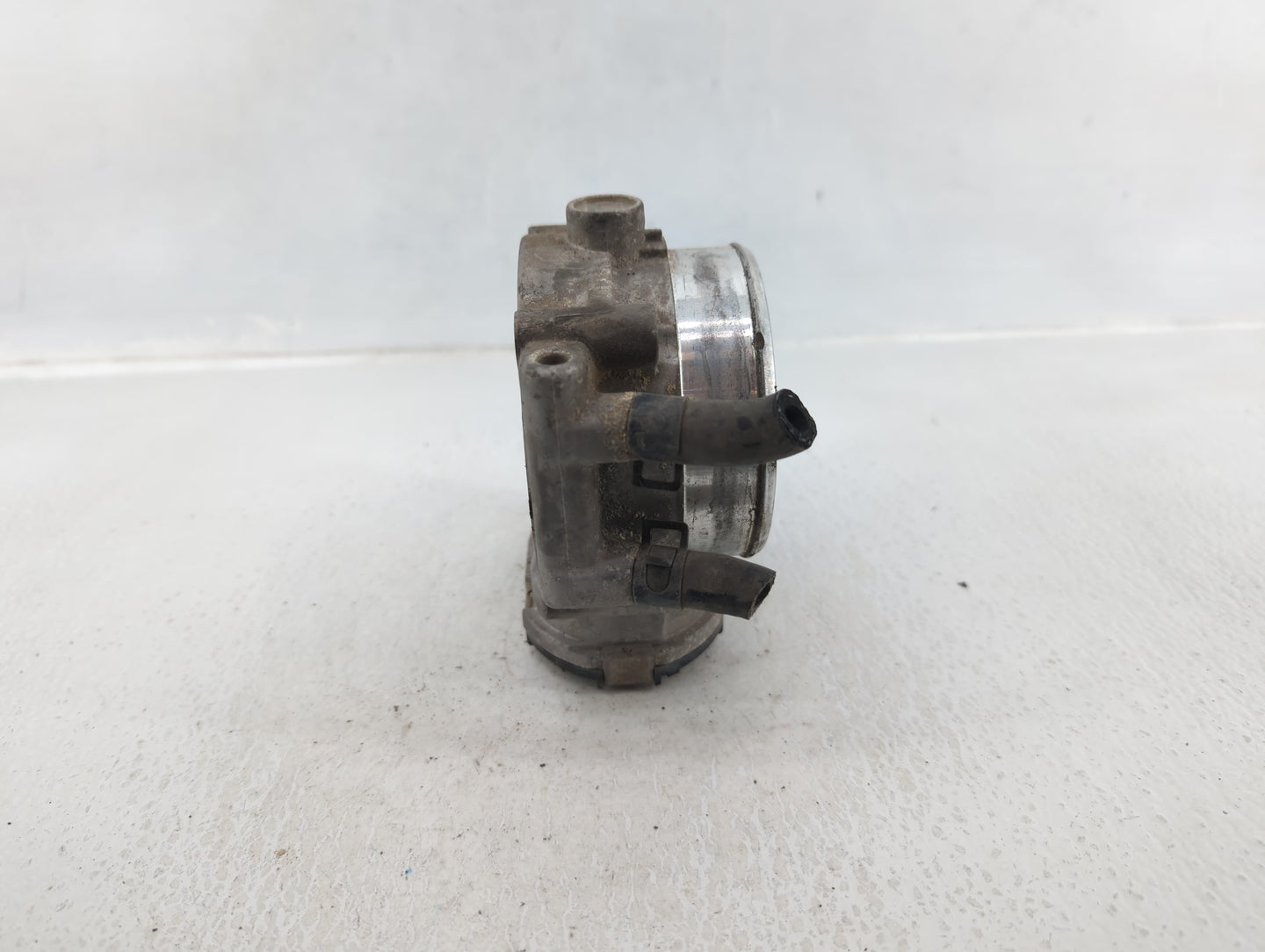 2012-2016 Hyundai Genesis Throttle Body P/N:35100-3F100 Fits Fits 2012 2013 2014 2015 2016 2017 OEM Used Auto Parts - Oemuse