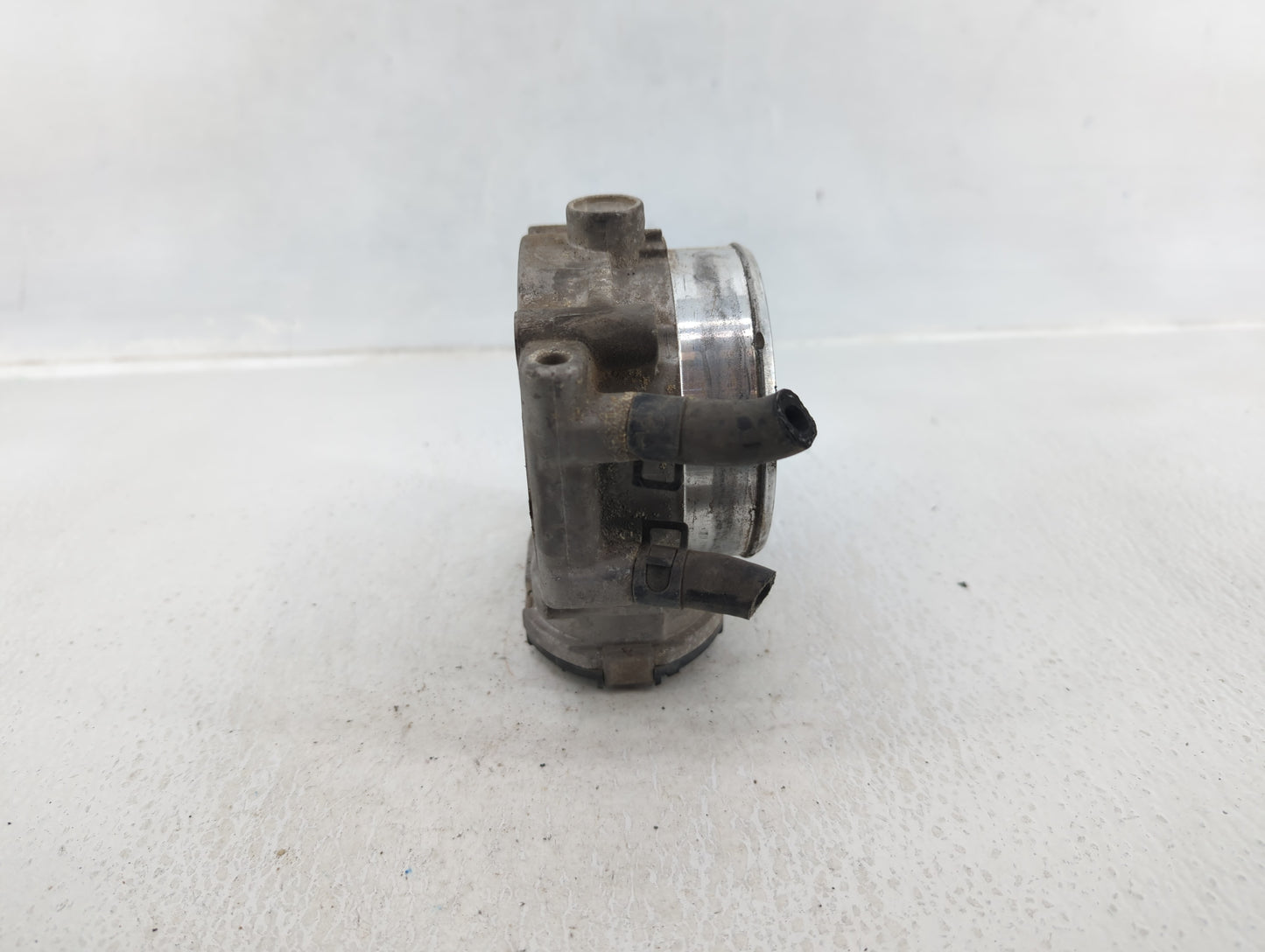 2012-2016 Hyundai Genesis Throttle Body P/N:35100-3F100 Fits Fits 2012 2013 2014 2015 2016 2017 OEM Used Auto Parts - Oemuse