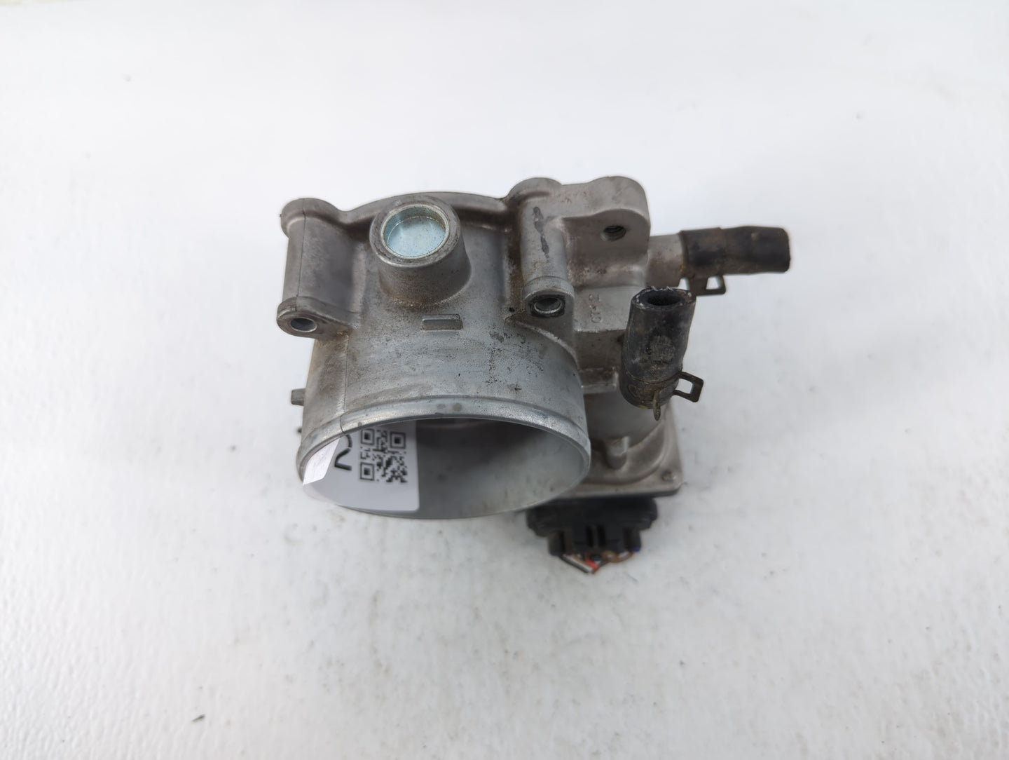 2012-2014 Hyundai Genesis Throttle Body P/N:35100-3CBA0 Fits Fits 2012 2013 2014 OEM Used Auto Parts - Oemusedautoparts1.com