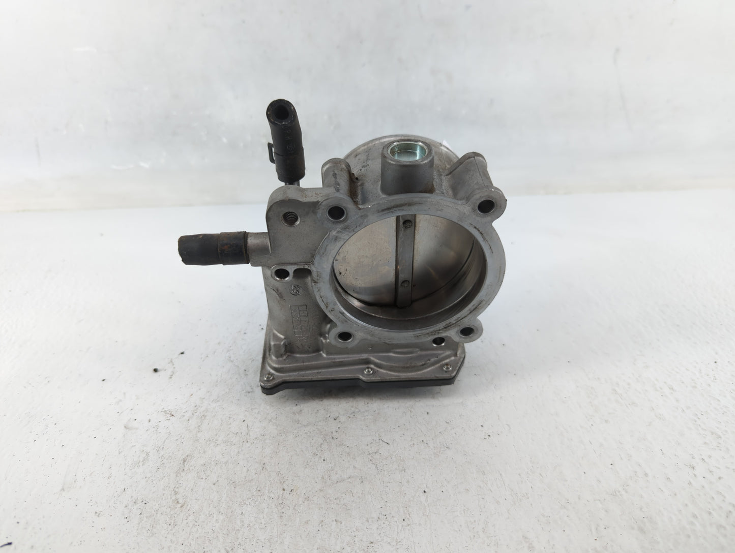 2012-2014 Hyundai Genesis Throttle Body P/N:35100-3CBA0 Fits Fits 2012 2013 2014 OEM Used Auto Parts - Oemusedautoparts1.com