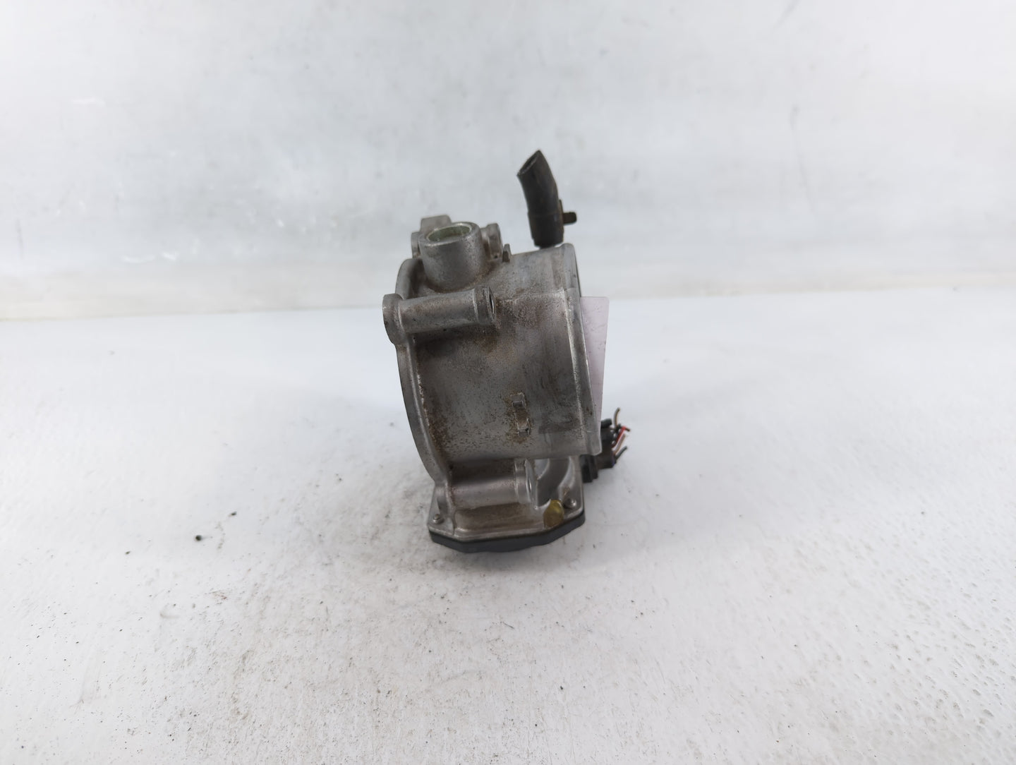 2012-2014 Hyundai Genesis Throttle Body P/N:35100-3CBA0 Fits Fits 2012 2013 2014 OEM Used Auto Parts - Oemusedautoparts1.com