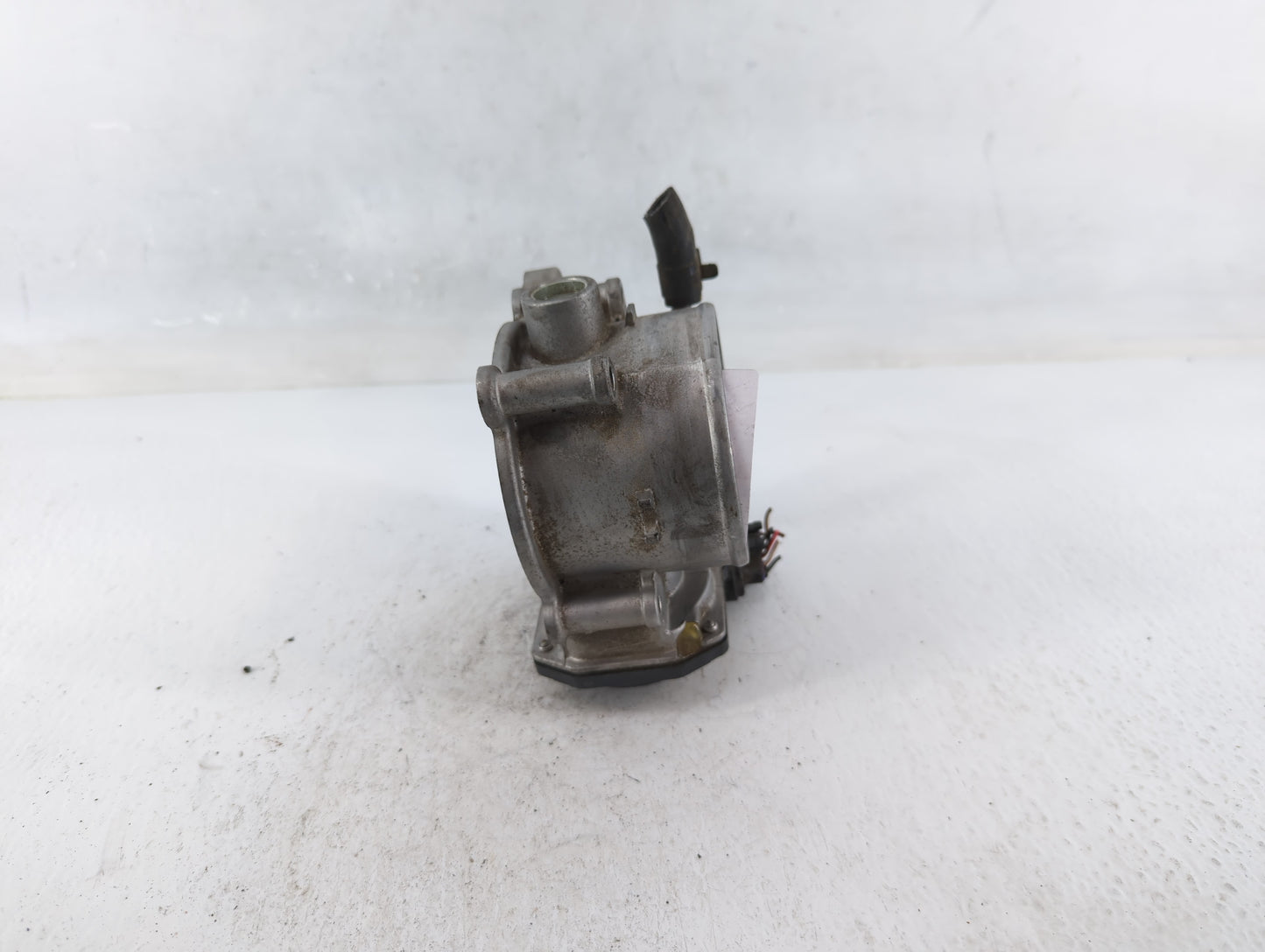 2012-2014 Hyundai Genesis Throttle Body P/N:35100-3CBA0 Fits Fits 2012 2013 2014 OEM Used Auto Parts - Oemusedautoparts1.com