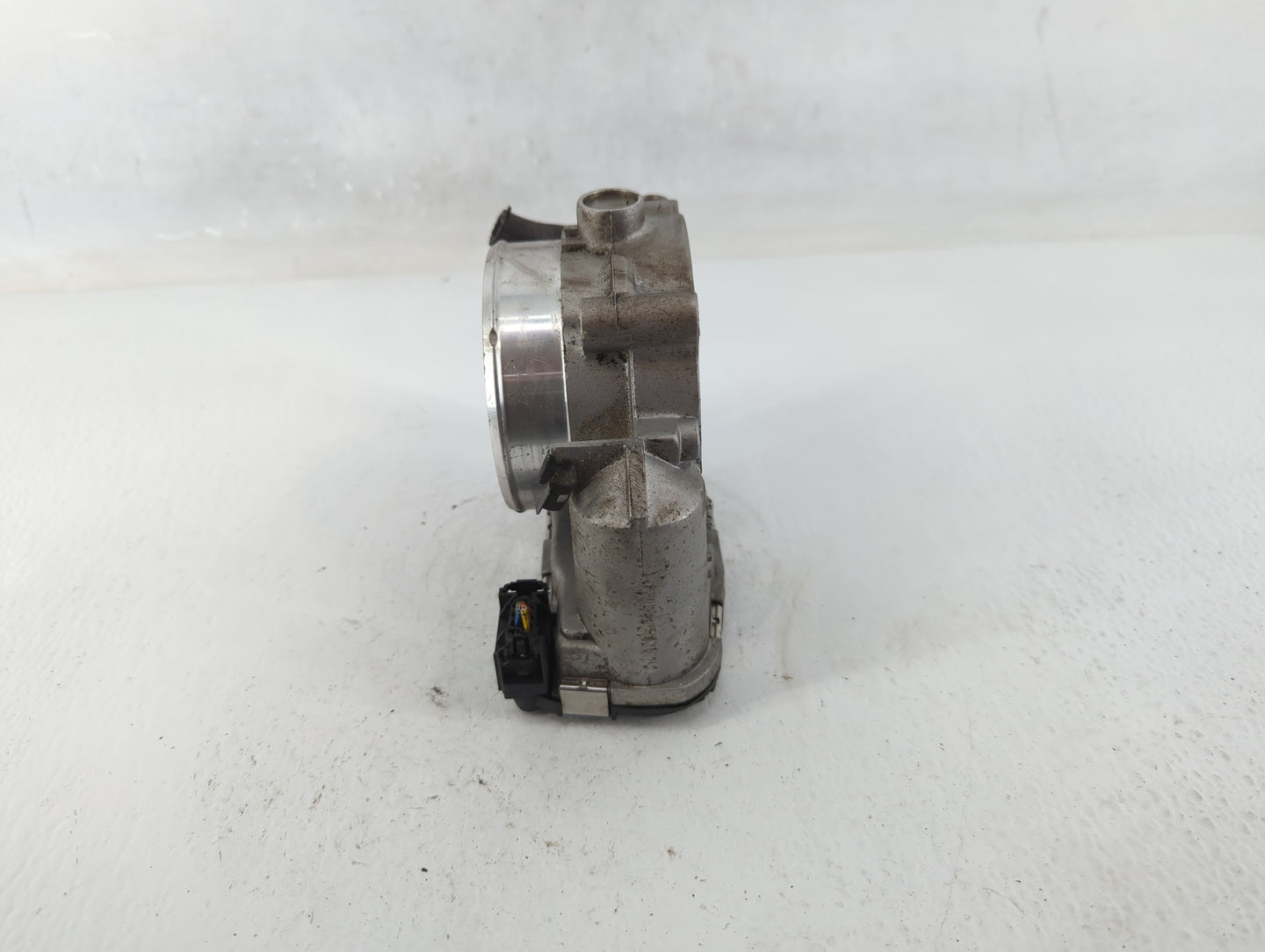 2012-2016 Hyundai Genesis Throttle Body P/N:35100-3F100 Fits Fits 2012 2013 2014 2015 2016 2017 OEM Used Auto Parts - Oemuse
