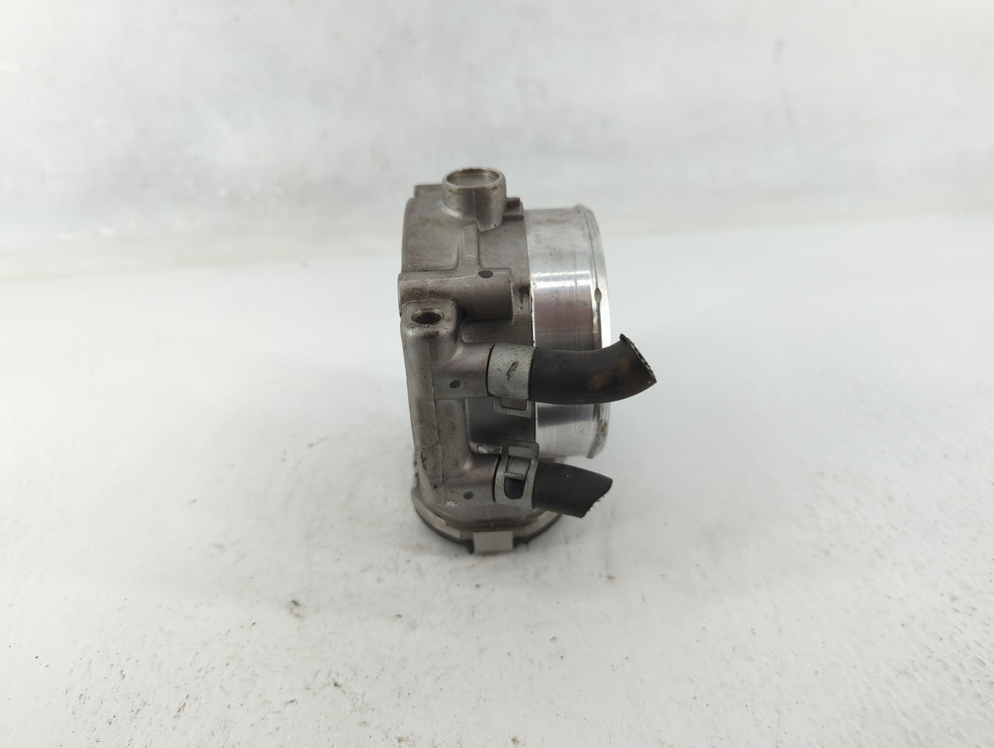 2012-2016 Hyundai Genesis Throttle Body P/N:35100-3F100 Fits Fits 2012 2013 2014 2015 2016 2017 OEM Used Auto Parts - Oemuse