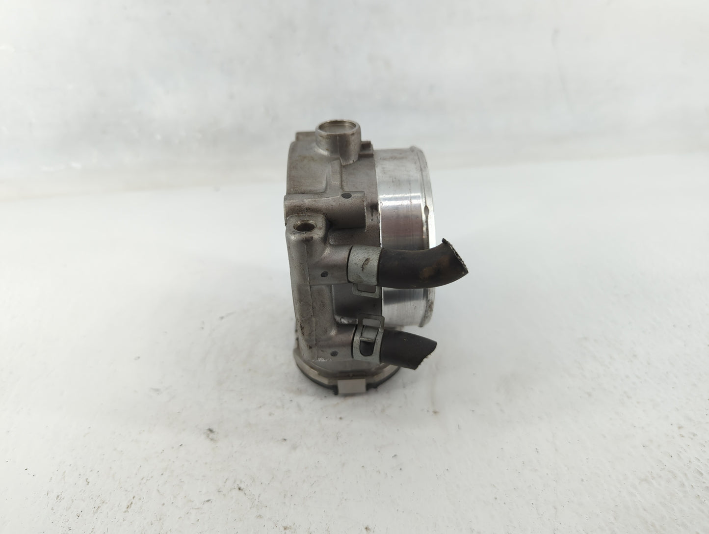 2012-2016 Hyundai Genesis Throttle Body P/N:35100-3F100 Fits Fits 2012 2013 2014 2015 2016 2017 OEM Used Auto Parts - Oemuse