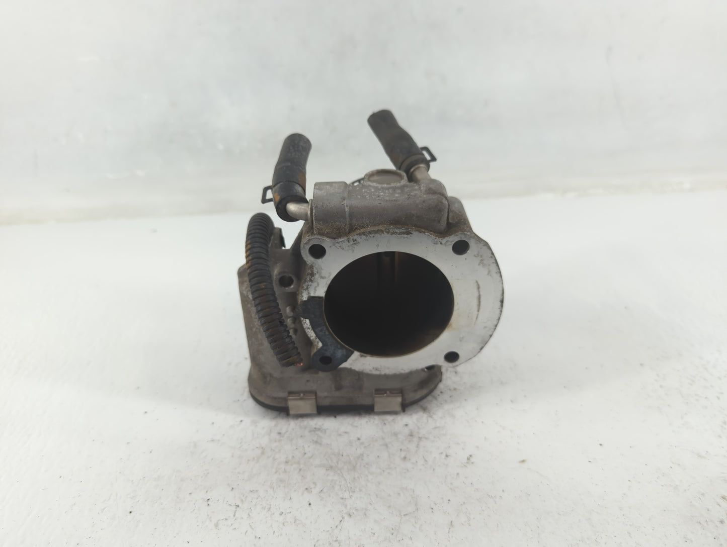 2009-2014 Hyundai Genesis Throttle Body P/N:35100-2C300 Fits Fits 2009 2010 2011 2012 2013 2014 OEM Used Auto Parts - Oemuse